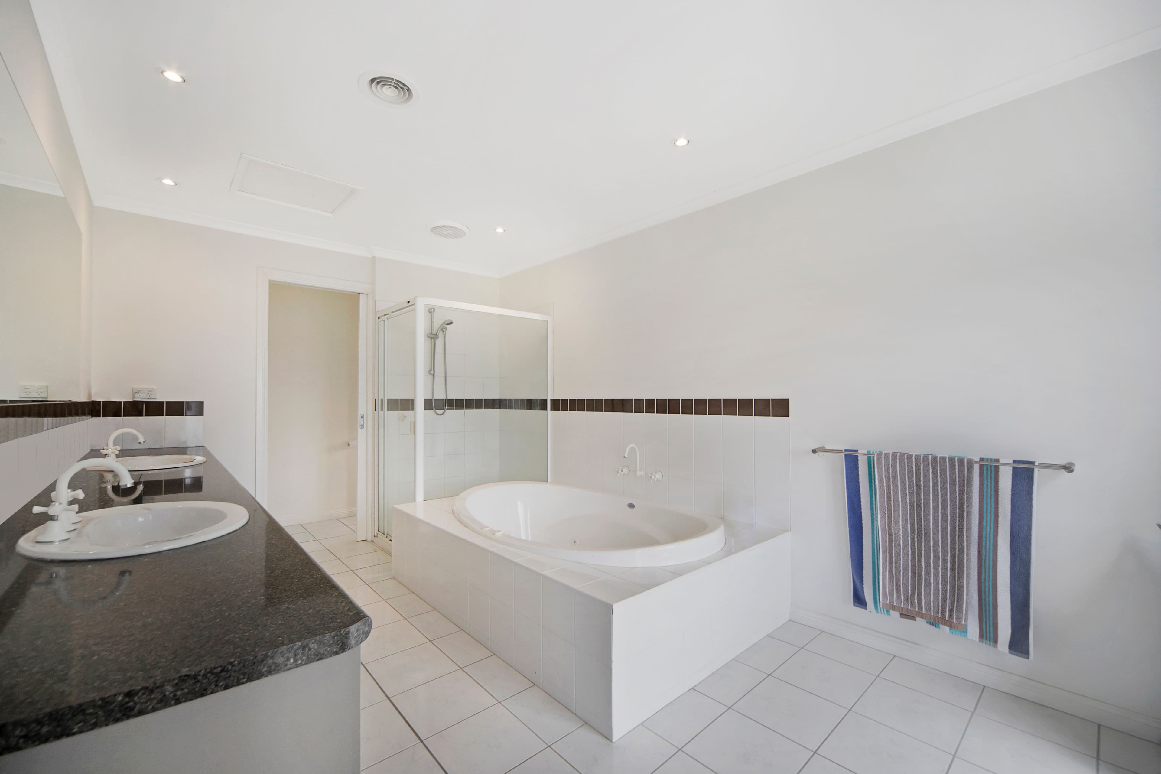 33 Heights Crescent, Ballarat North  Victoria  3350, Australia, Ballarat North - Thumbnail 8