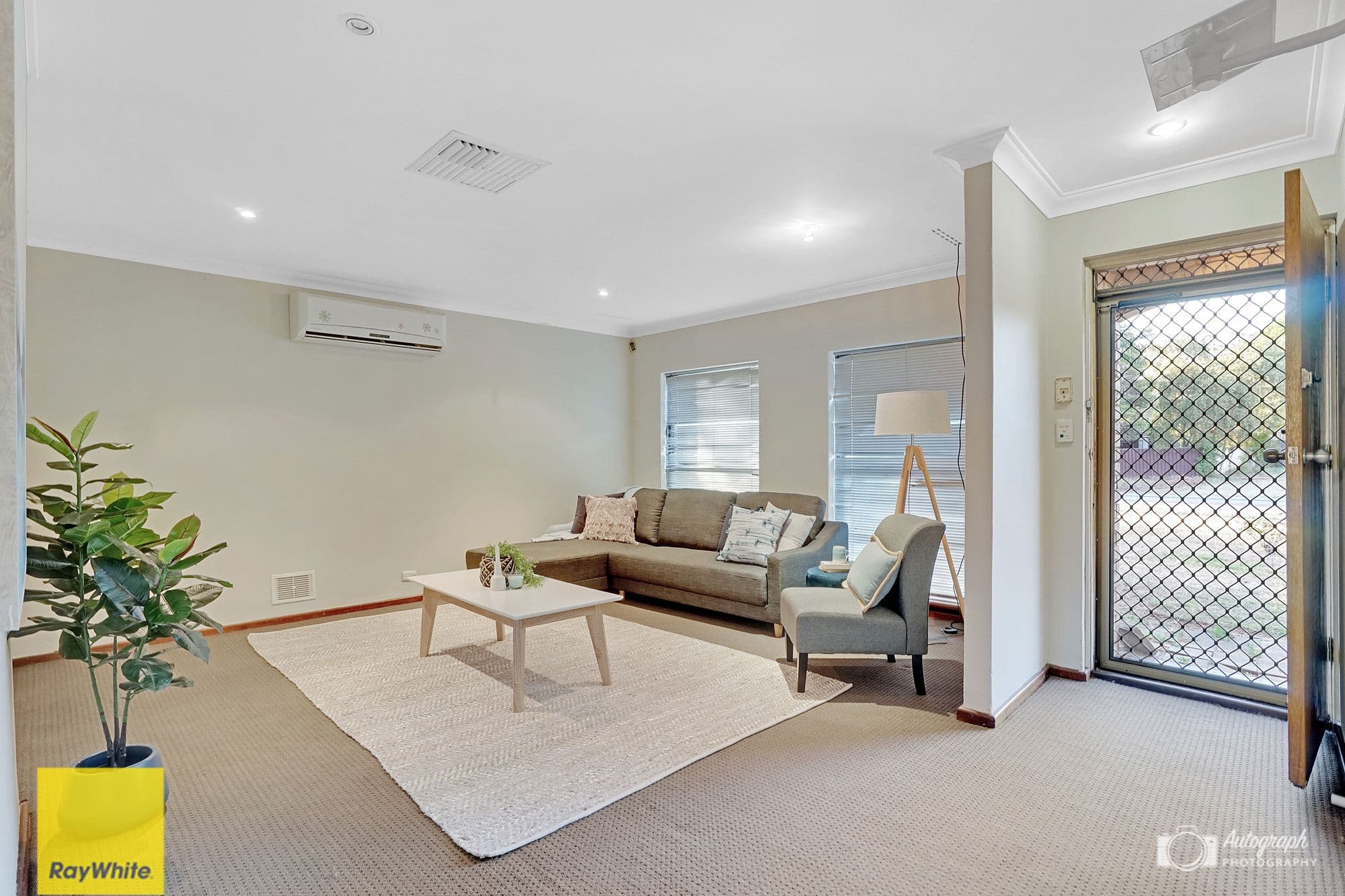 38 Nanovich Avenue, Girrawheen WA 6064, Girrawheen - Thumbnail 3