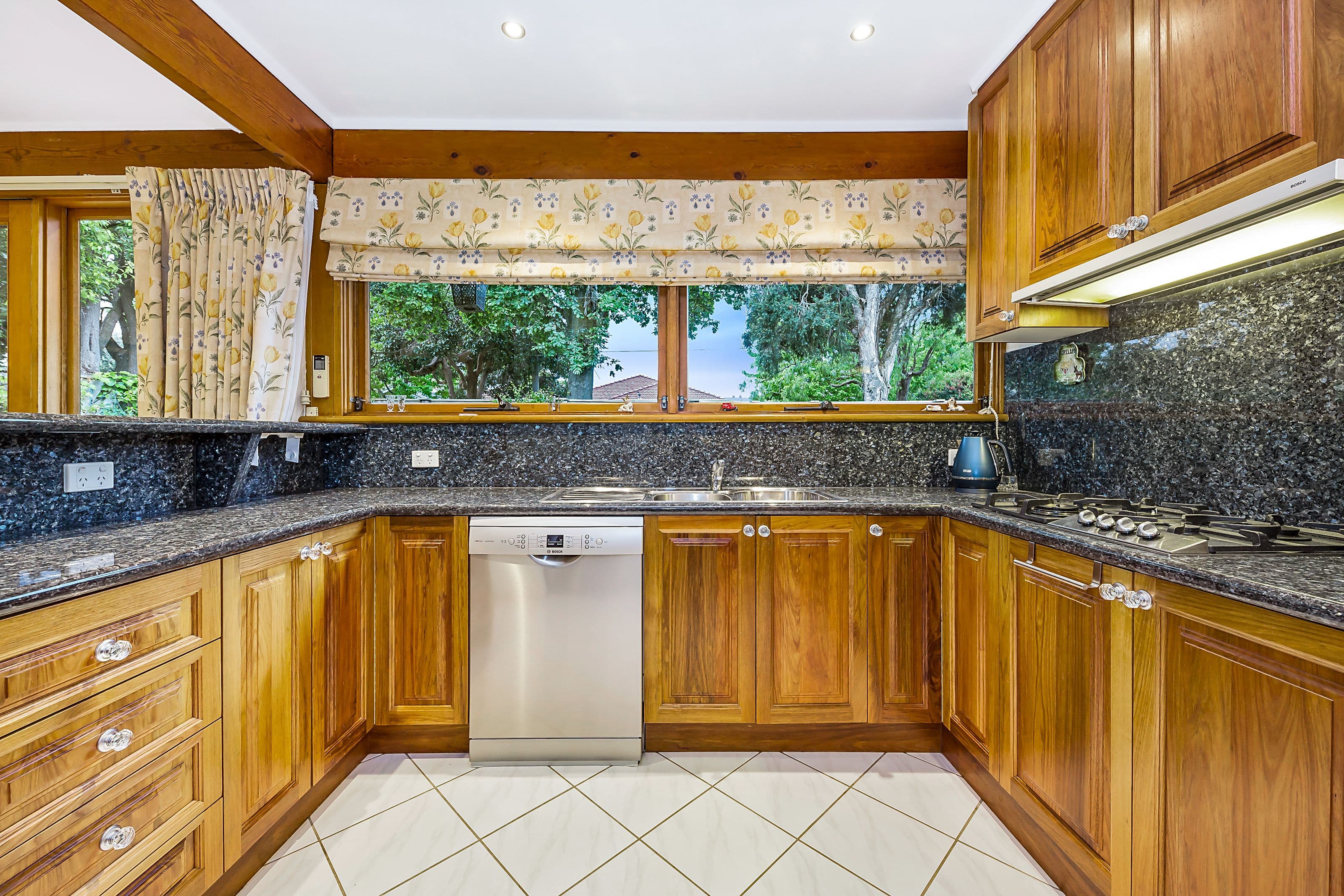 28 Kenilworth Crescent, Glen Waverley VIC 3150, Glen Waverley - Thumbnail 6