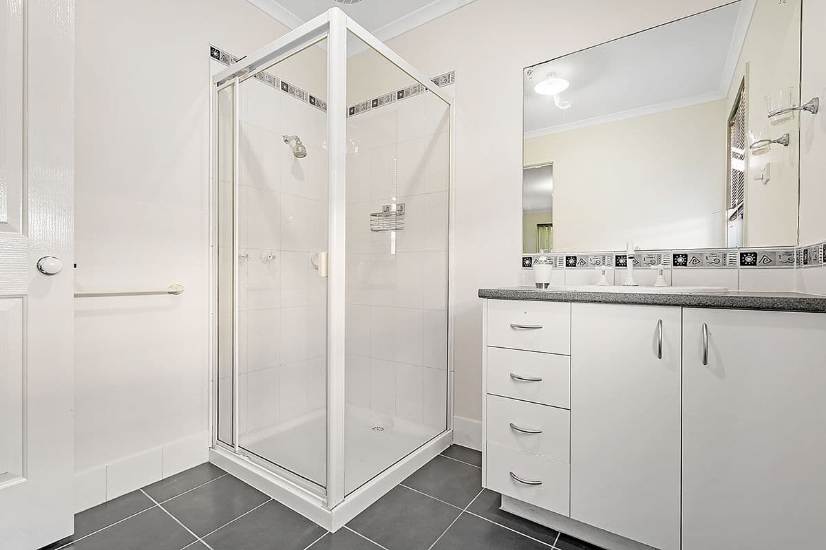 8 Eastwood Place, Craigieburn VIC 3064, Craigieburn - Thumbnail 5