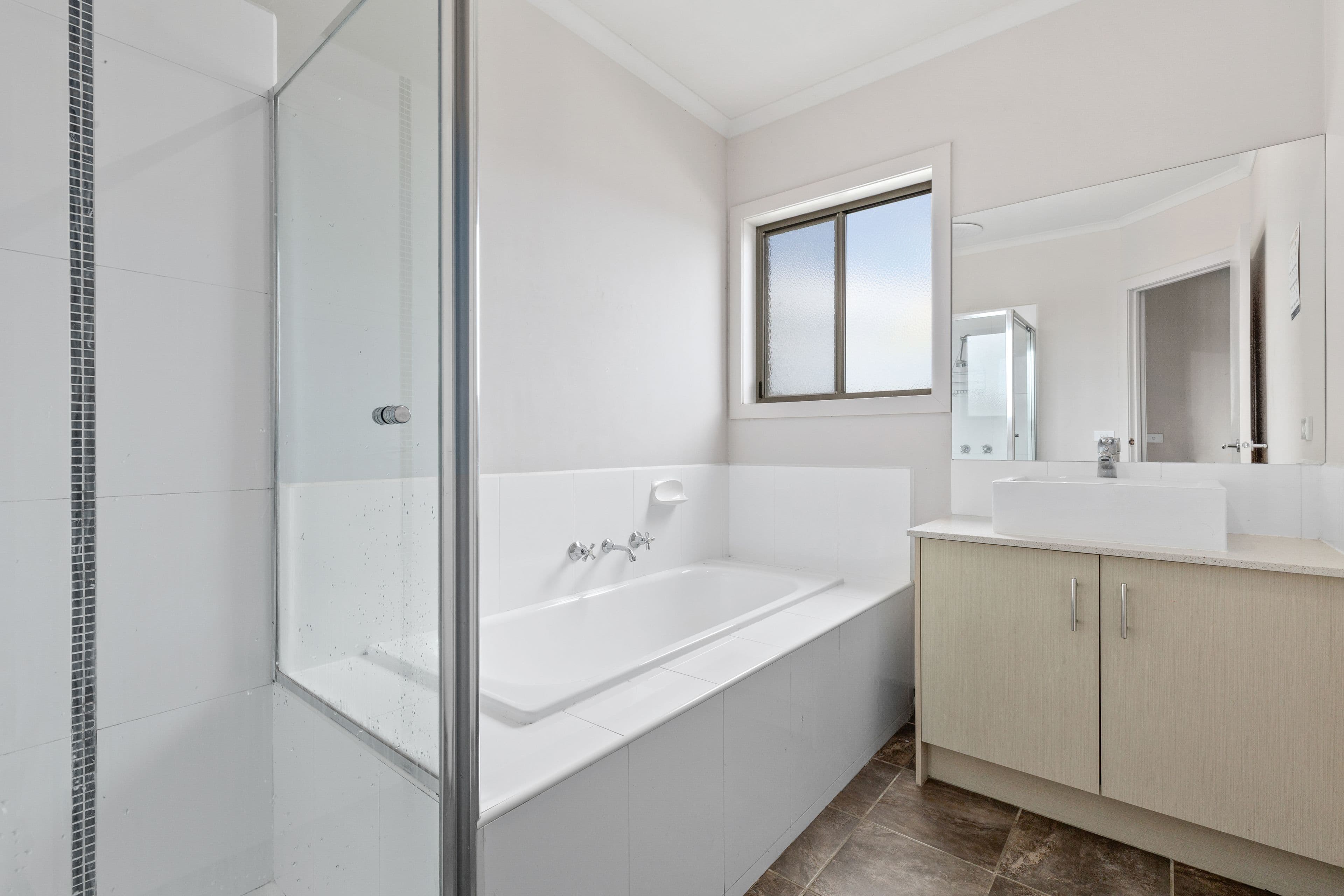 40 Bluehills Boulevard, Pakenham VIC 3810, Pakenham - Thumbnail 7