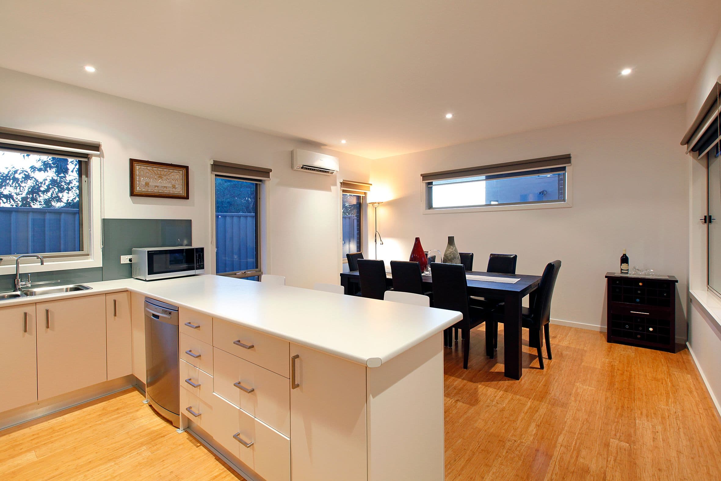 2 Robins Avenue, Reservoir VIC 3073, Reservoir - Thumbnail 5