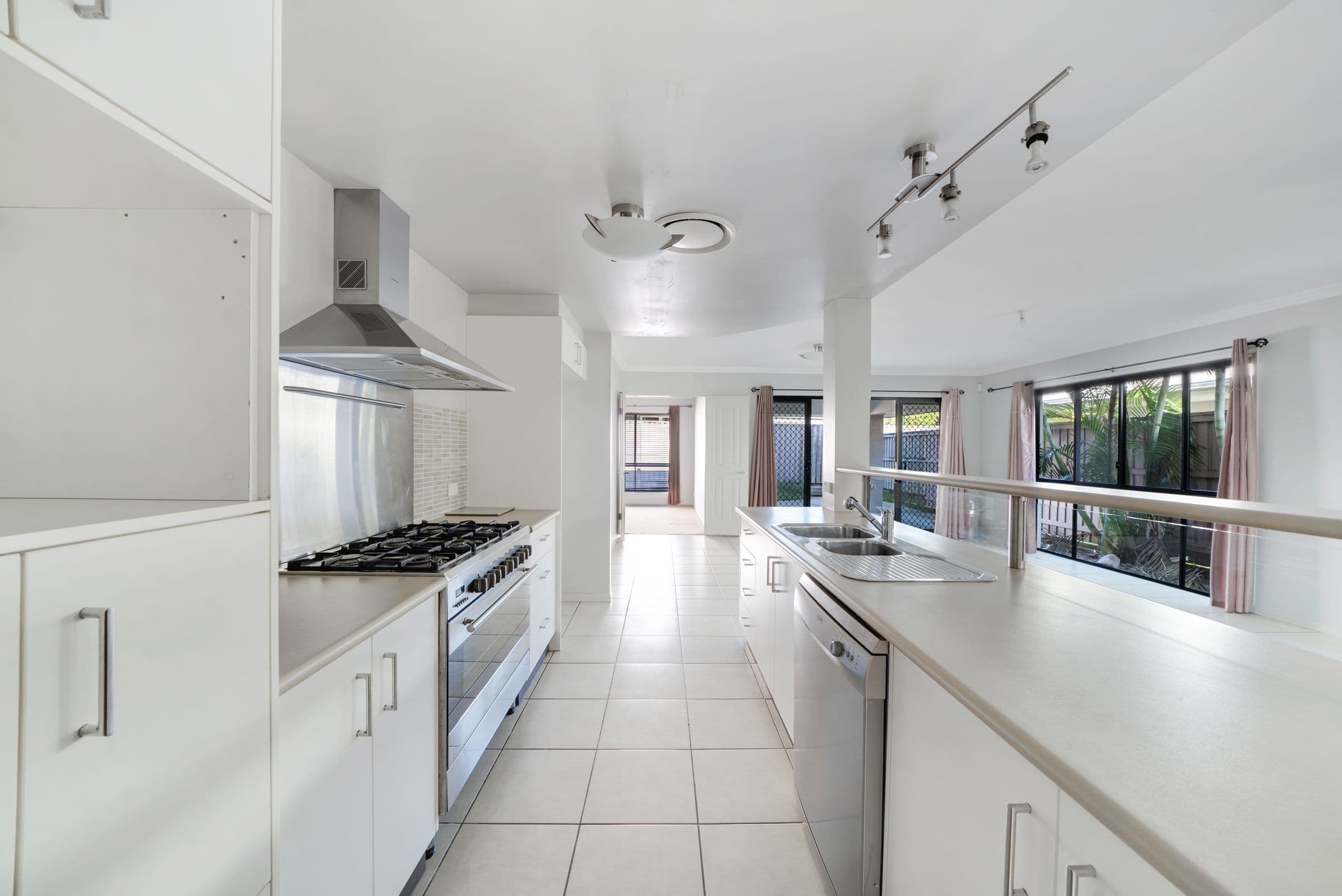 10 Tamarind Street, North Lakes QLD 4509, North Lakes - Thumbnail 2