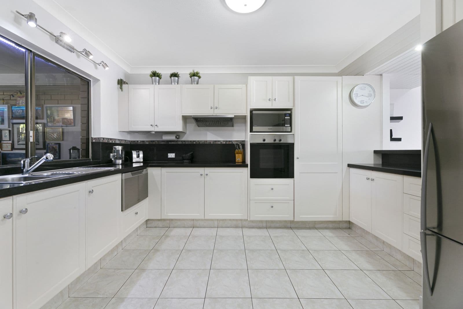 112 Bayview Street, Runaway Bay QLD 4216, Runaway Bay - Thumbnail 6