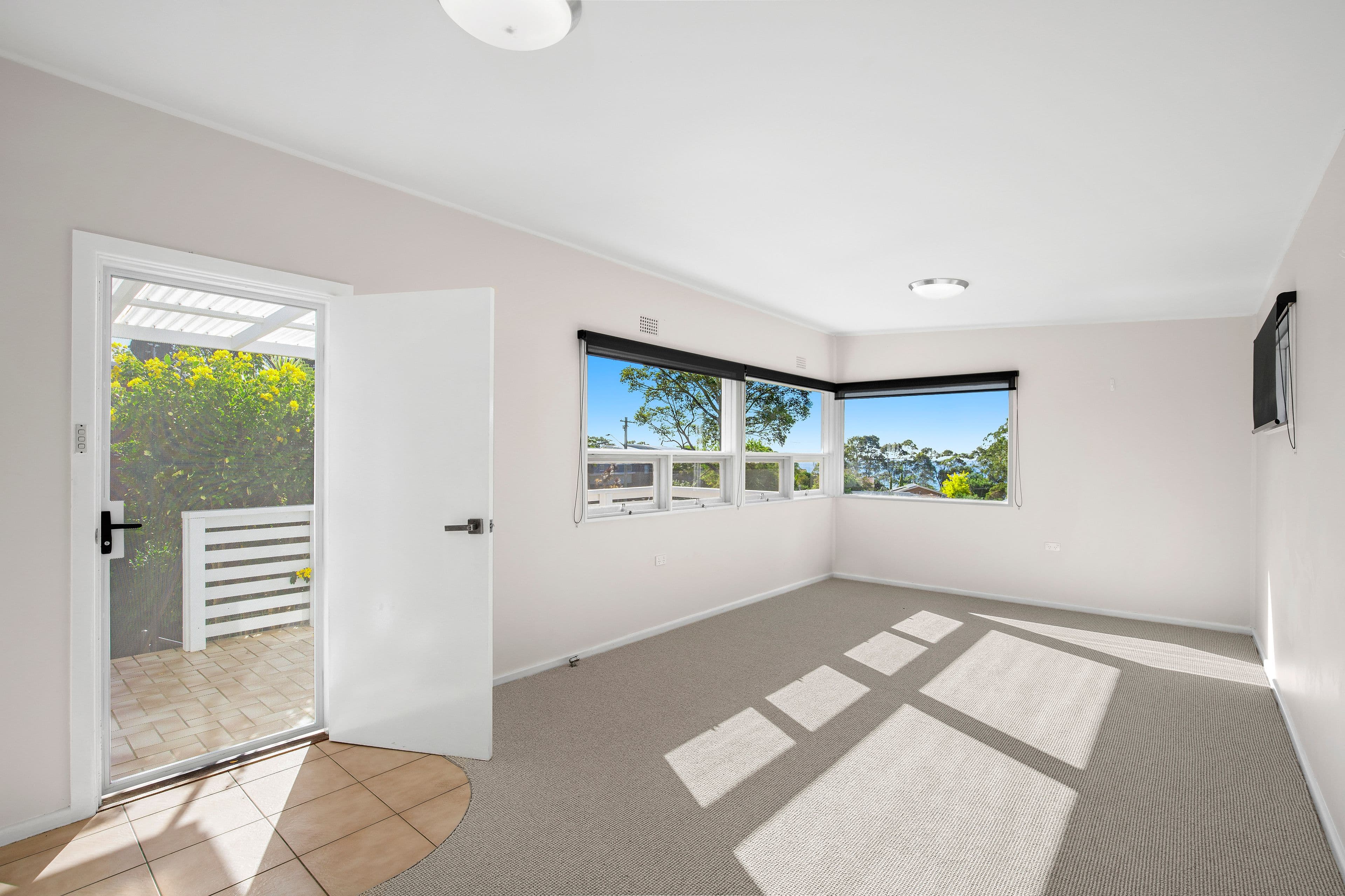 576 Beach Road, Denhams Beach - Thumbnail 4