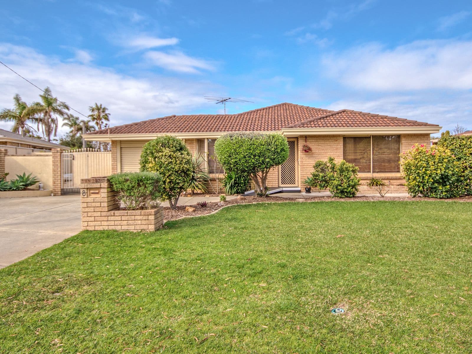 8 Dundas Court, Waikiki WA 6169, Waikiki - Thumbnail 2
