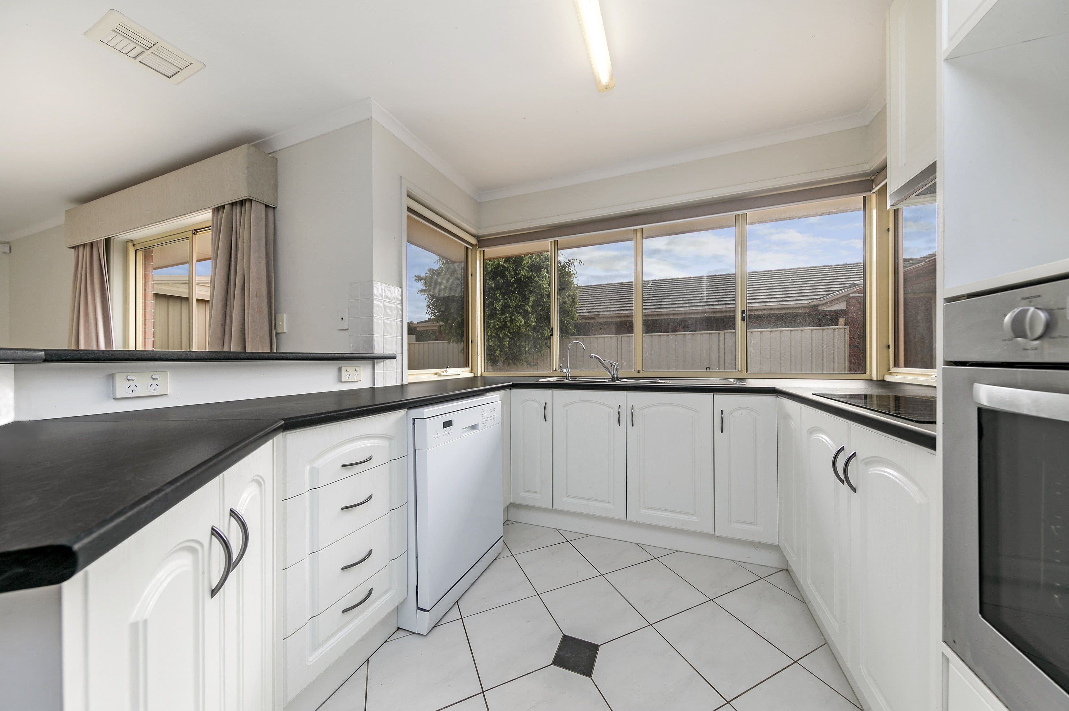 10 Greenlea Court, Munno Para West SA 5115, Munno Para West - Thumbnail 4