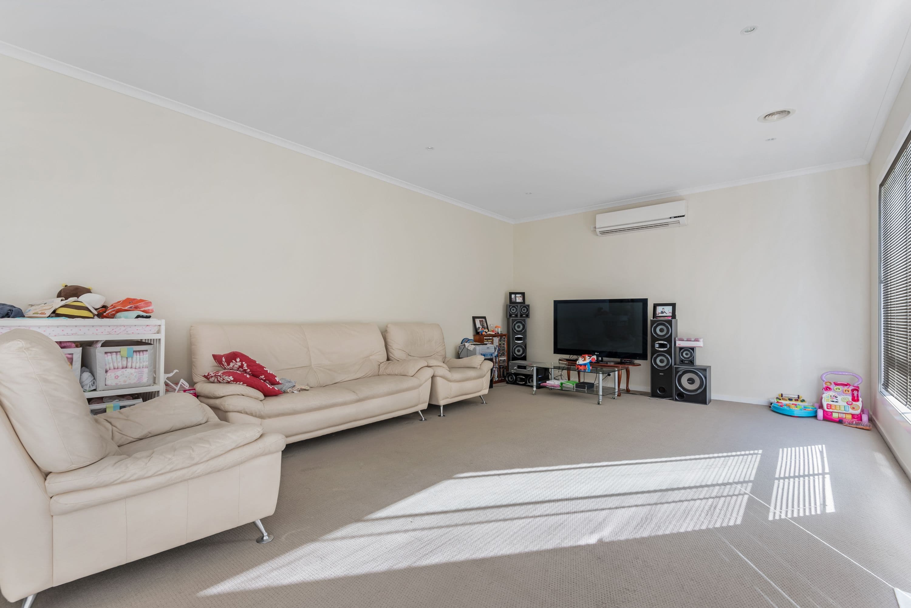 8 Strathvea Lane, Caroline Springs VIC 3023, Caroline Springs - Thumbnail 2