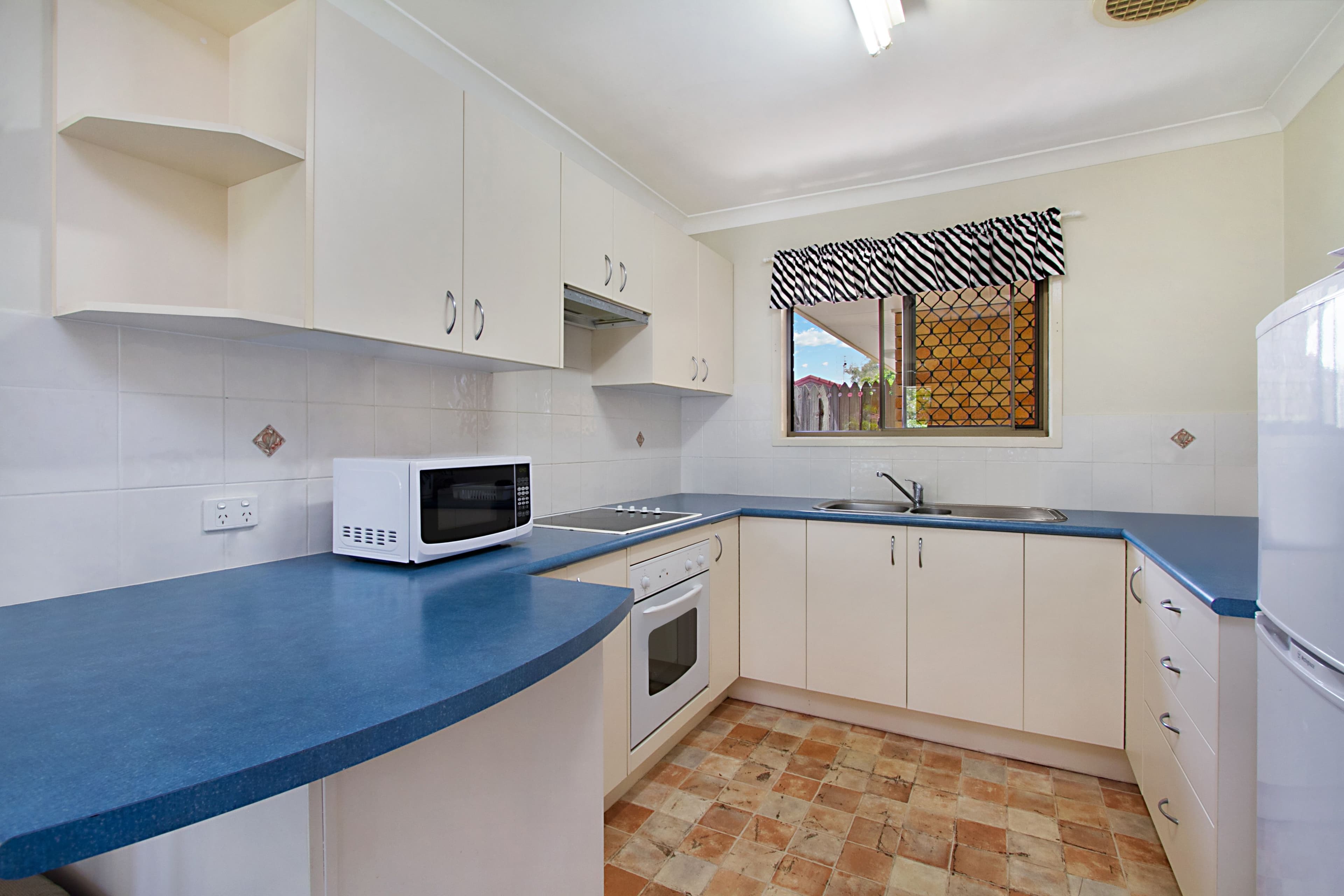 8 Peacock Place, Burleigh Waters QLD 4220, Burleigh Waters - Thumbnail 6