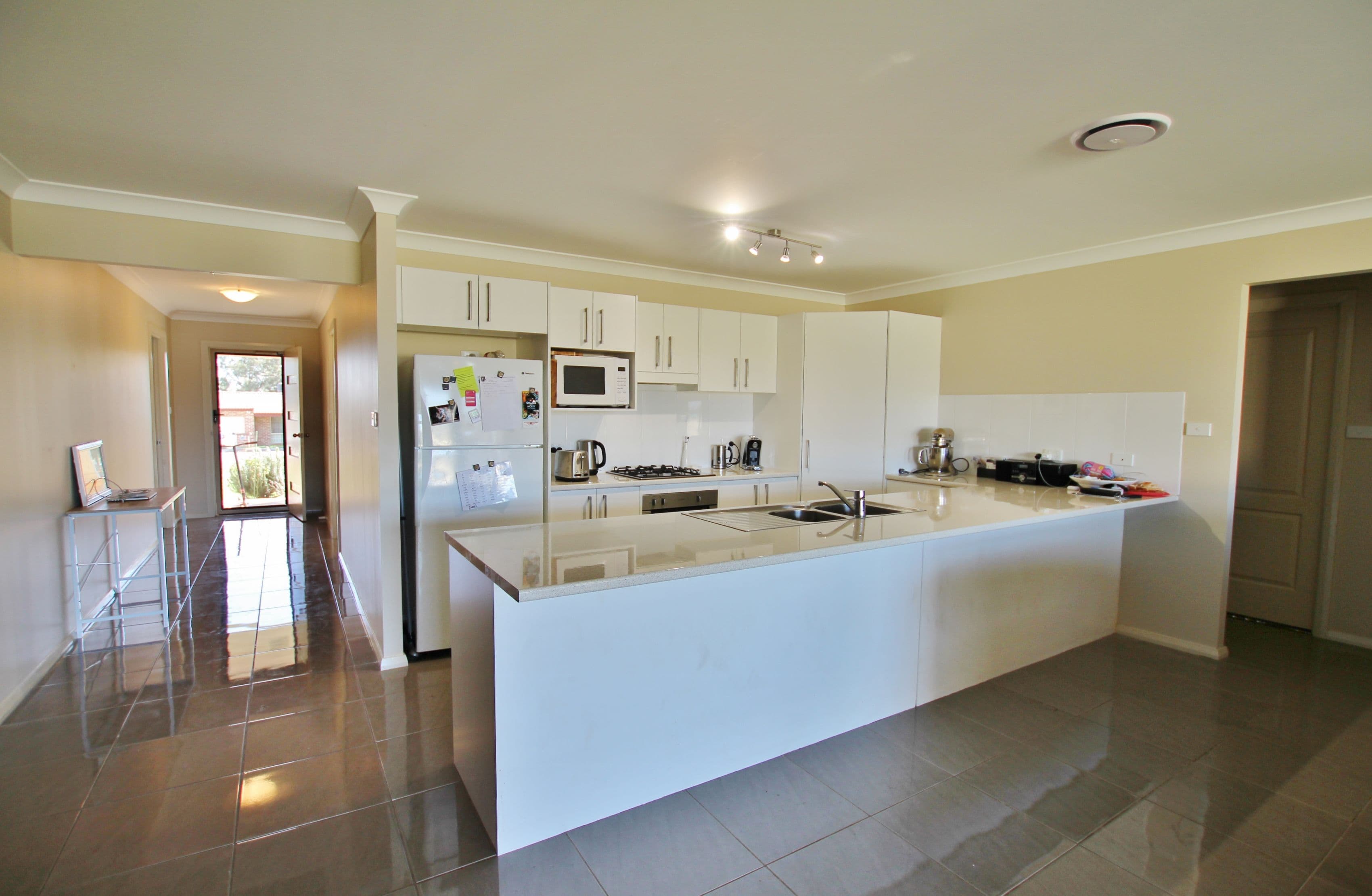 76 Hills Street, Young - Thumbnail 5
