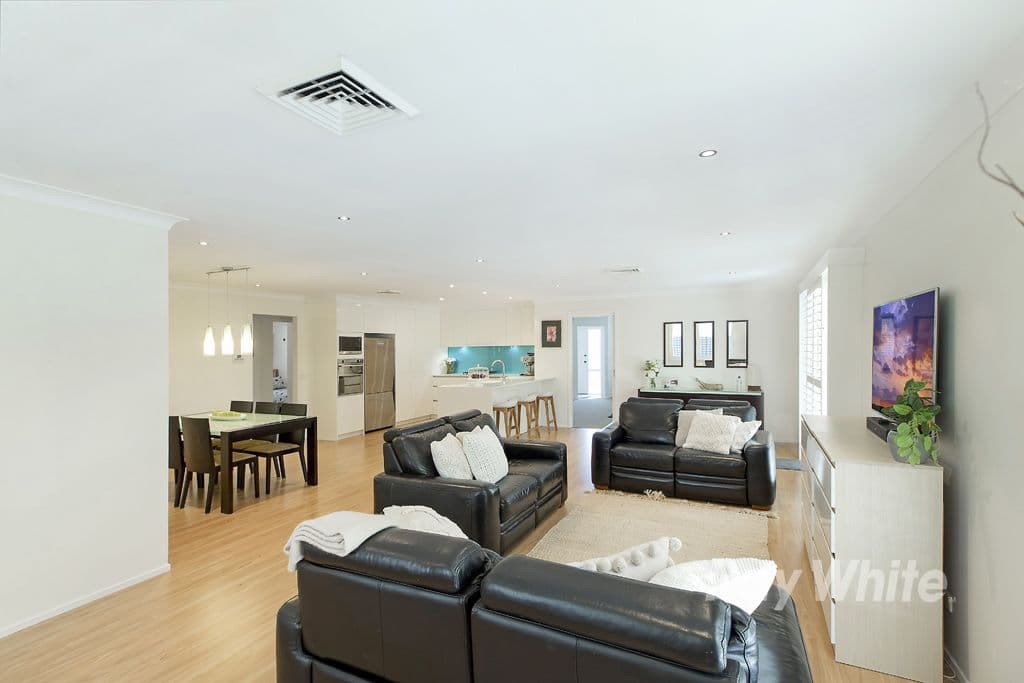 3 Lakeshore Close, Kilaben Bay - Image 1