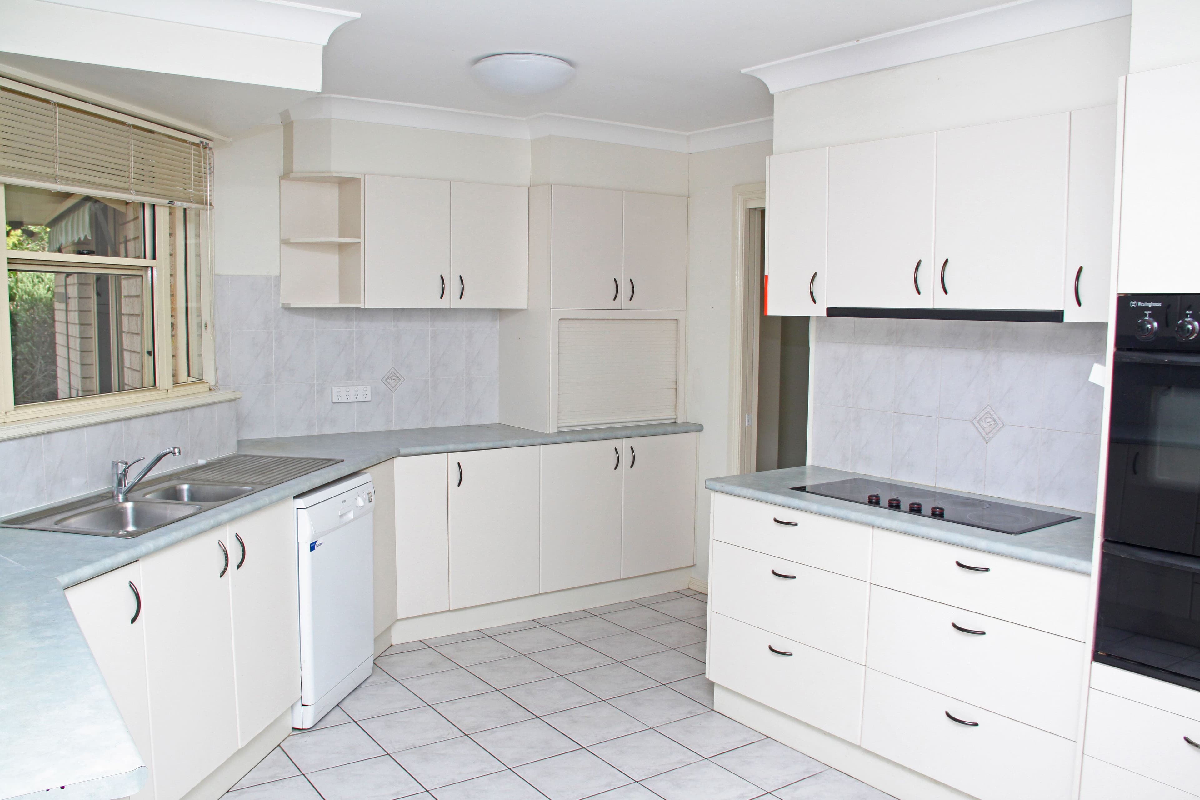 10 Ellerslie Crescent, Lakewood - Thumbnail 7