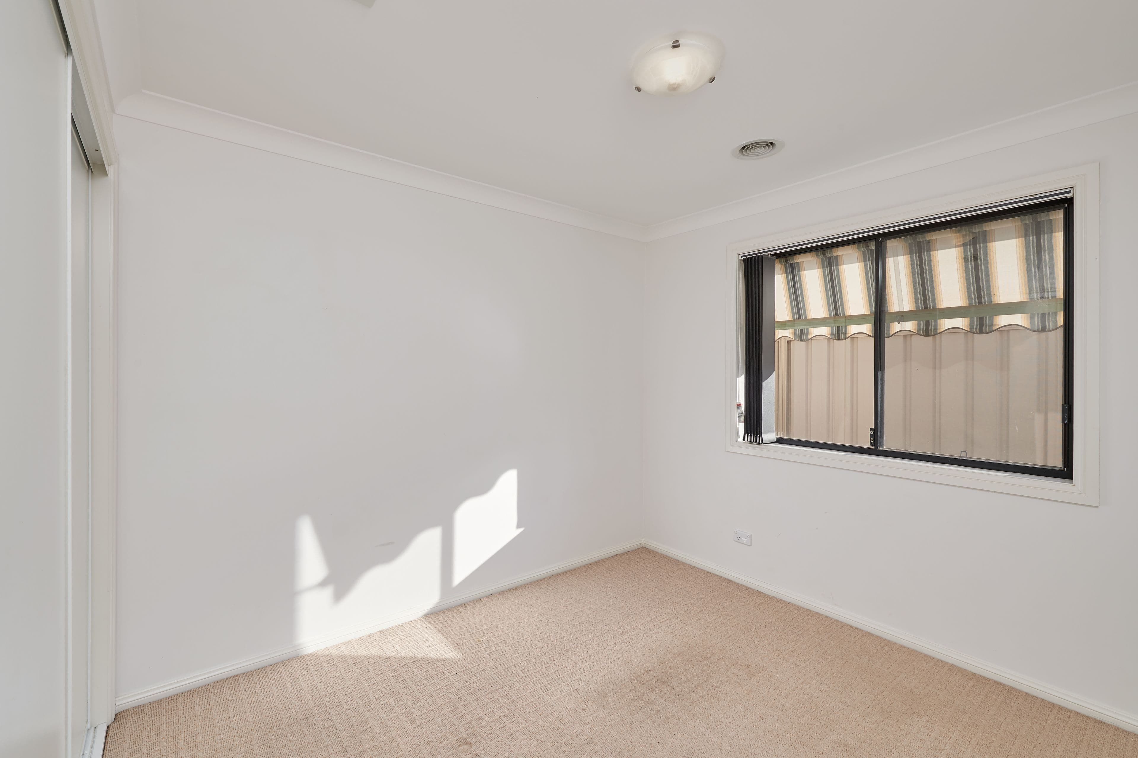13 Womboin Crescent, Glenfield Park NSW 2650, Glenfield Park - Thumbnail 8