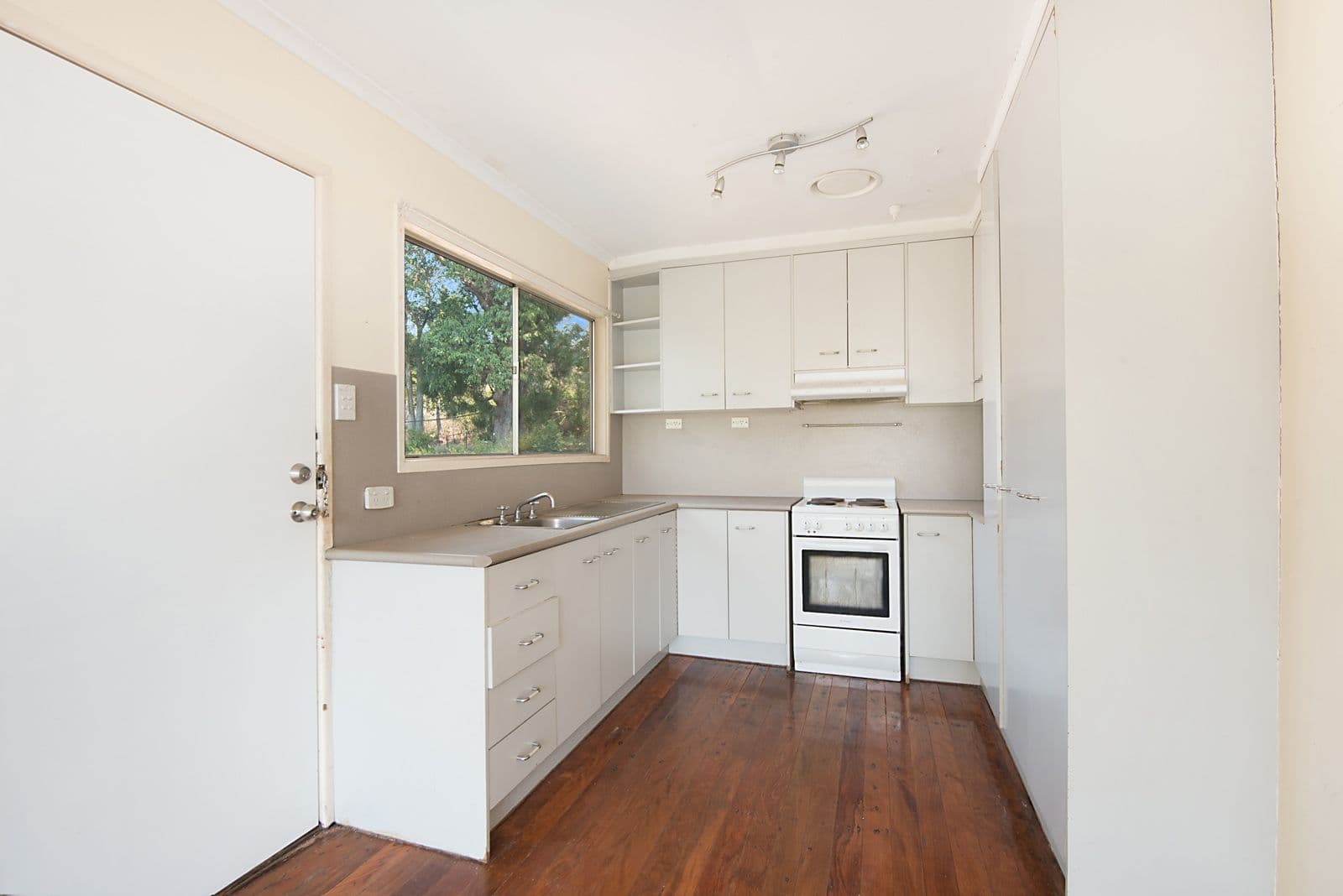 10 Hill Street, Kingston QLD 4114, Kingston - Thumbnail 6