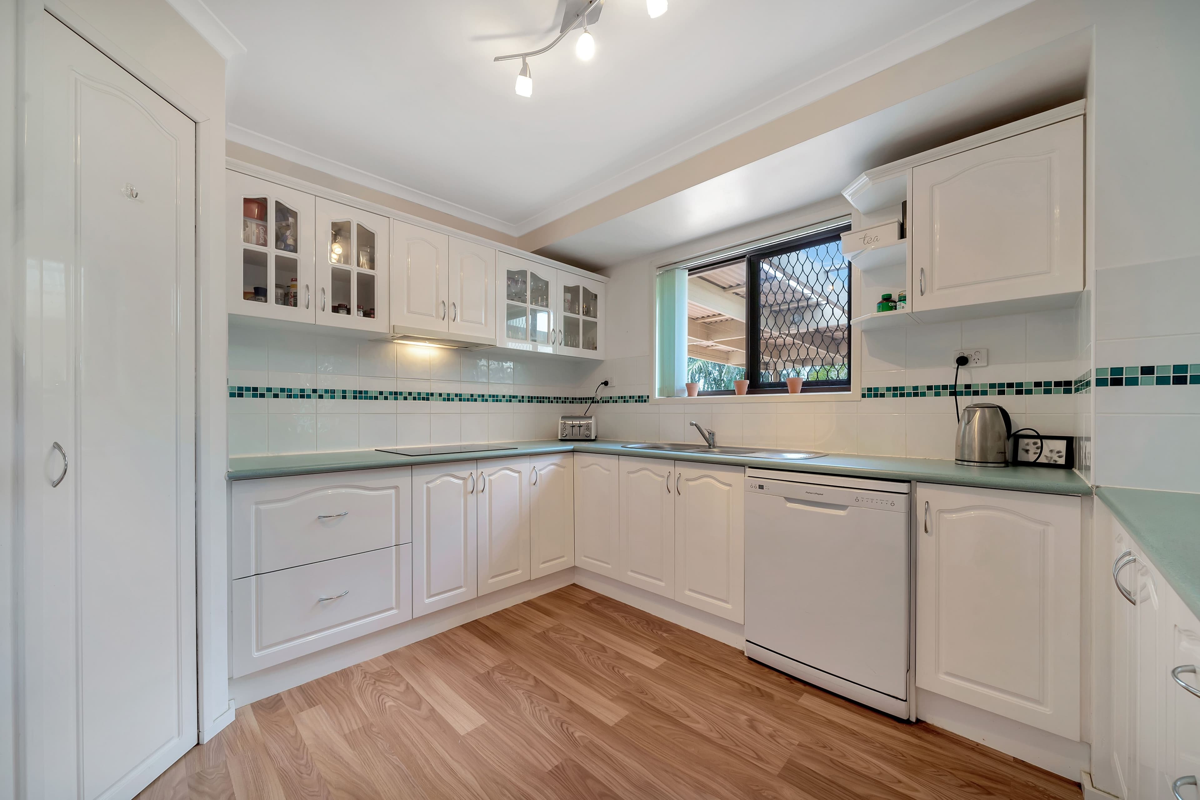 6 Iona Court, Edens Landing QLD 4207, Edens Landing - Thumbnail 4
