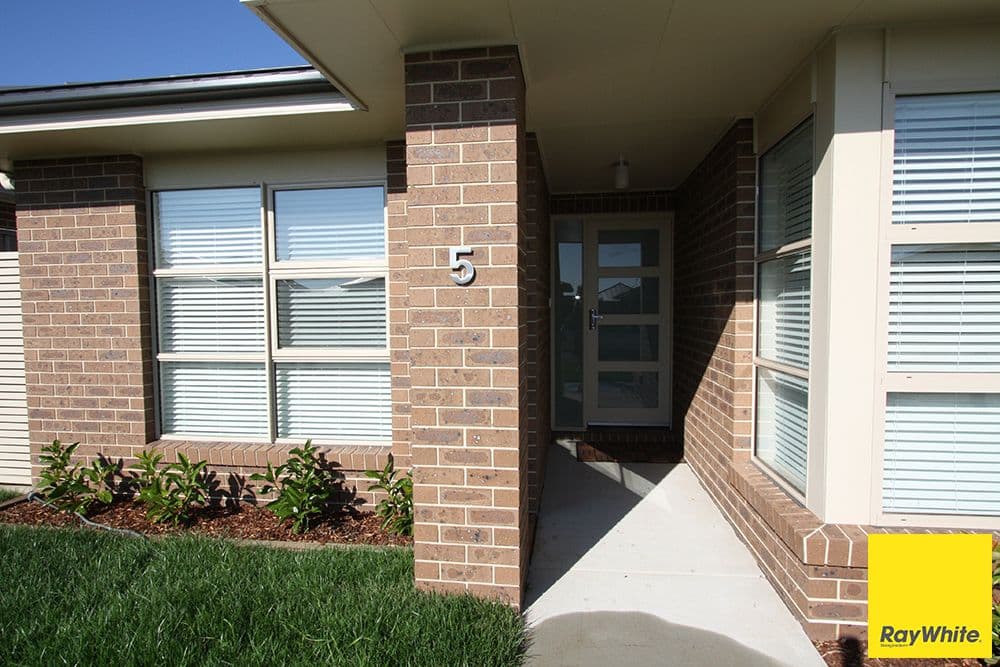 5 Angus Place, Bungendore - Image 1