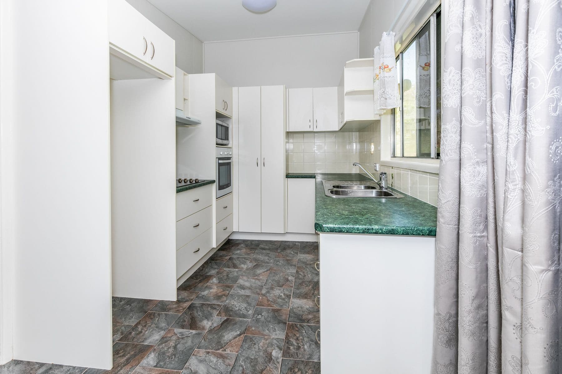 7 Brownhill Street, Logan Central QLD 4114, Logan Central - Thumbnail 2