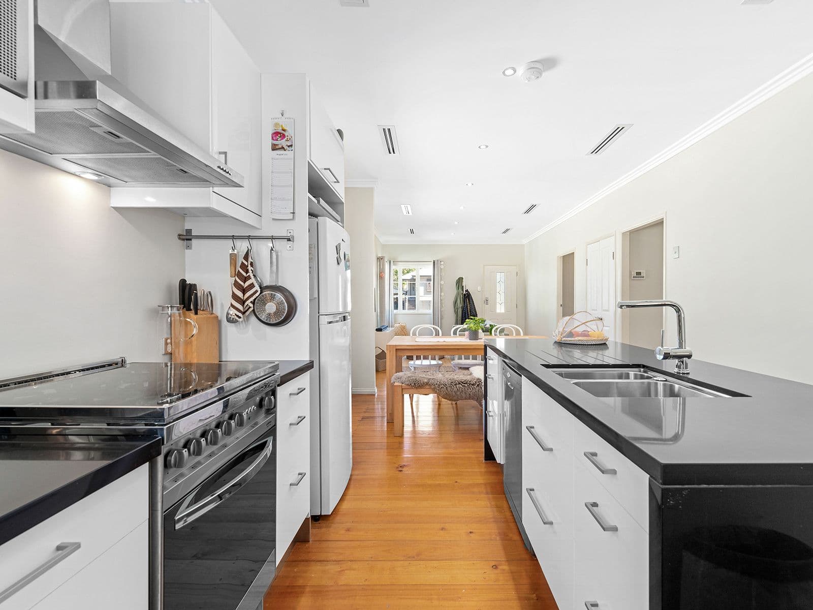 14 Royds Street, Carina QLD 4152, Carina - Thumbnail 2