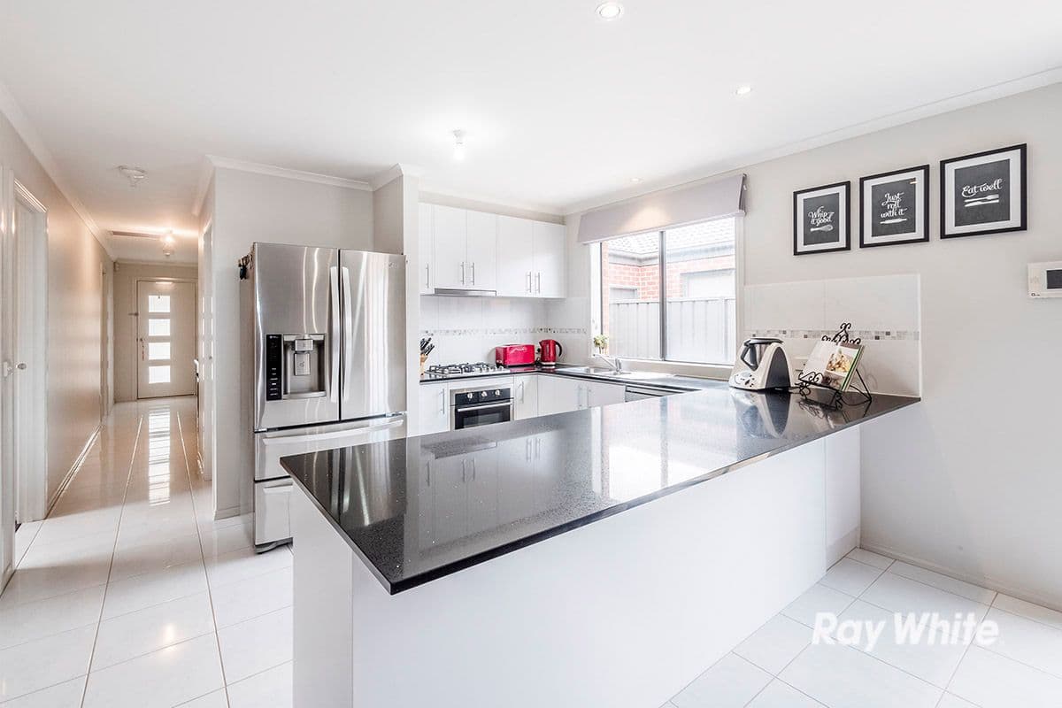 37 Barossa Drive, Clyde North VIC 3978, Clyde North - Thumbnail 2