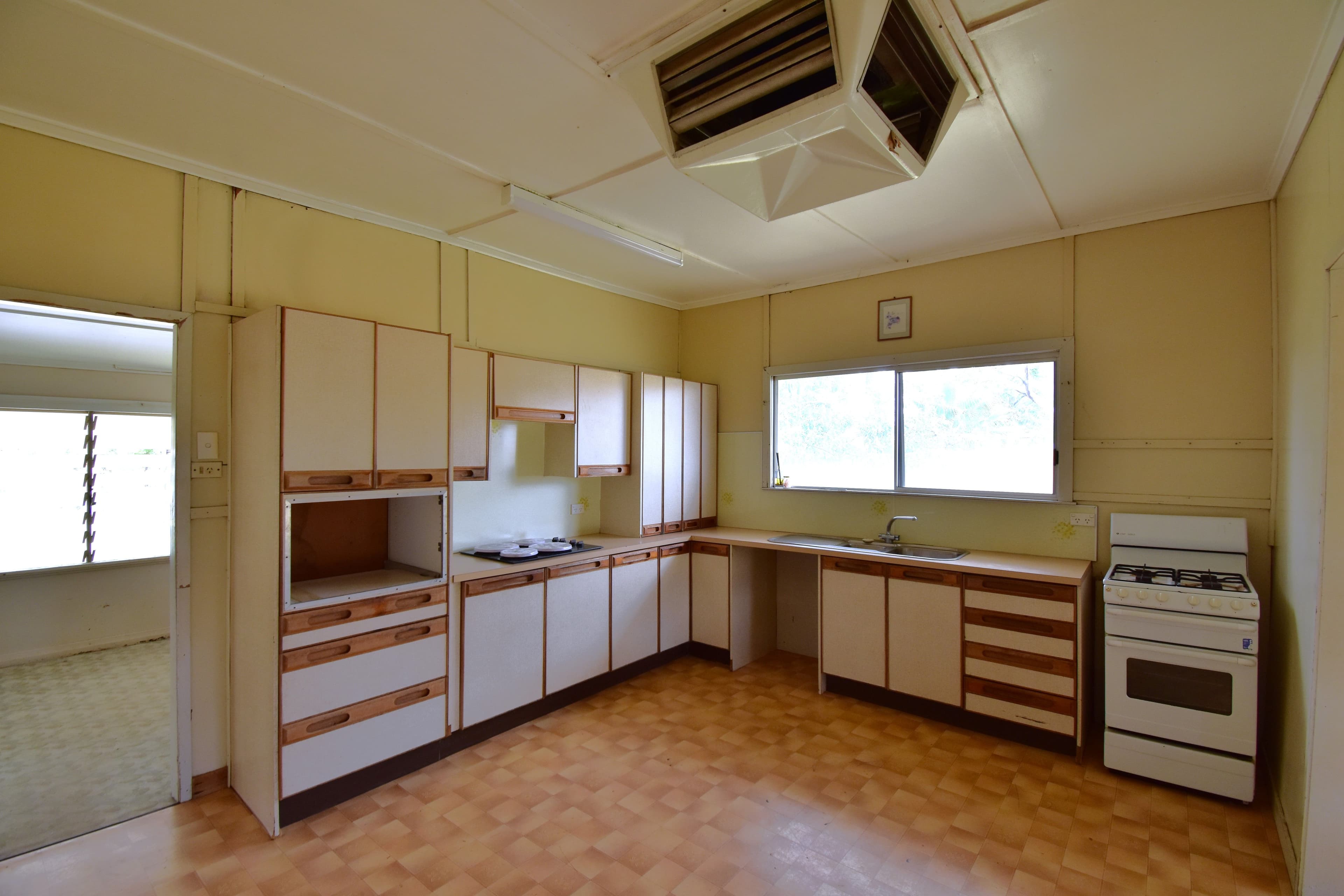 37 Lodge Street, Aramac QLD 4726, Aramac - Thumbnail 4