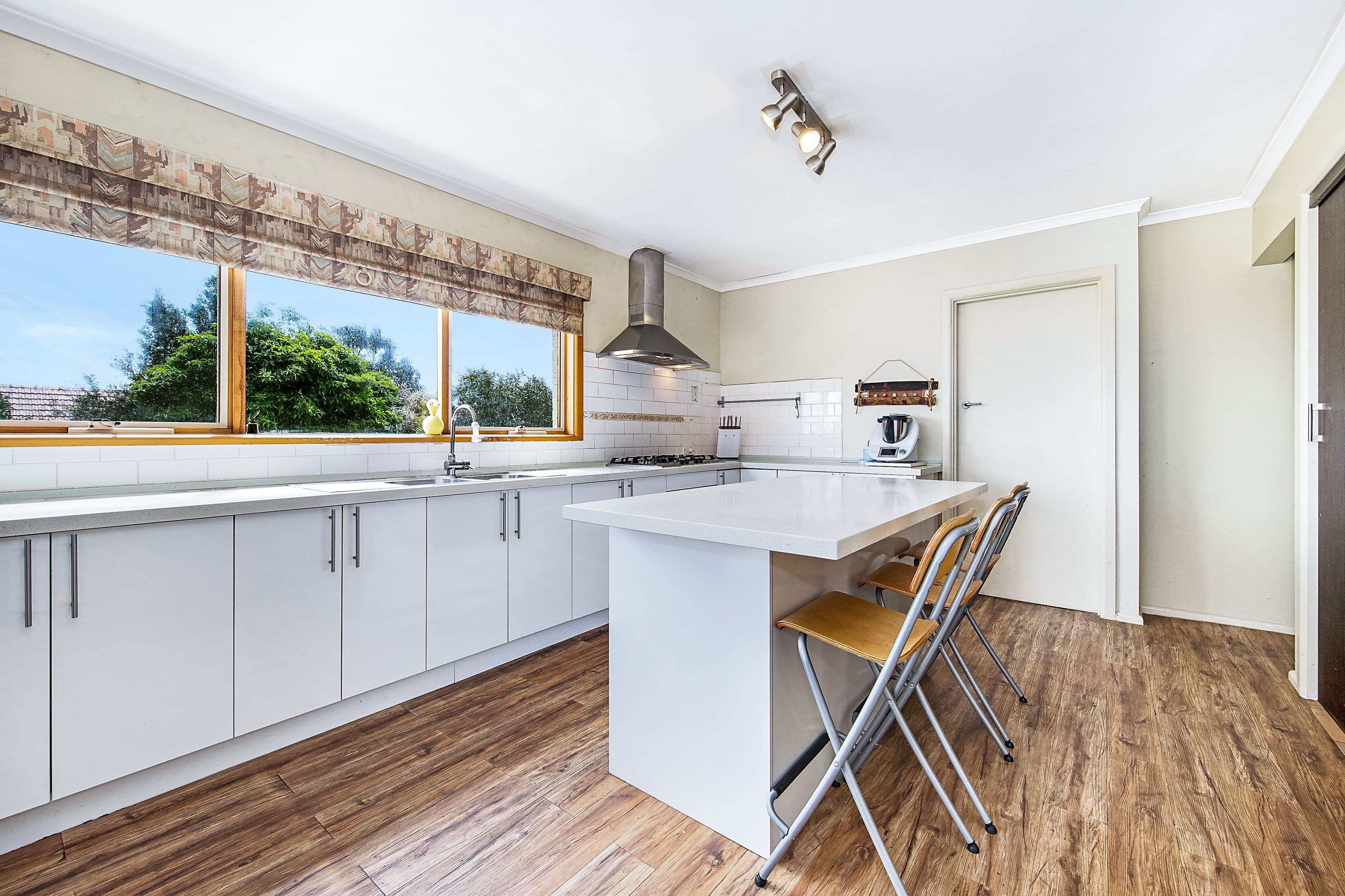 49 Essex Road, Mount Waverley VIC 3149, Mount Waverley - Thumbnail 4