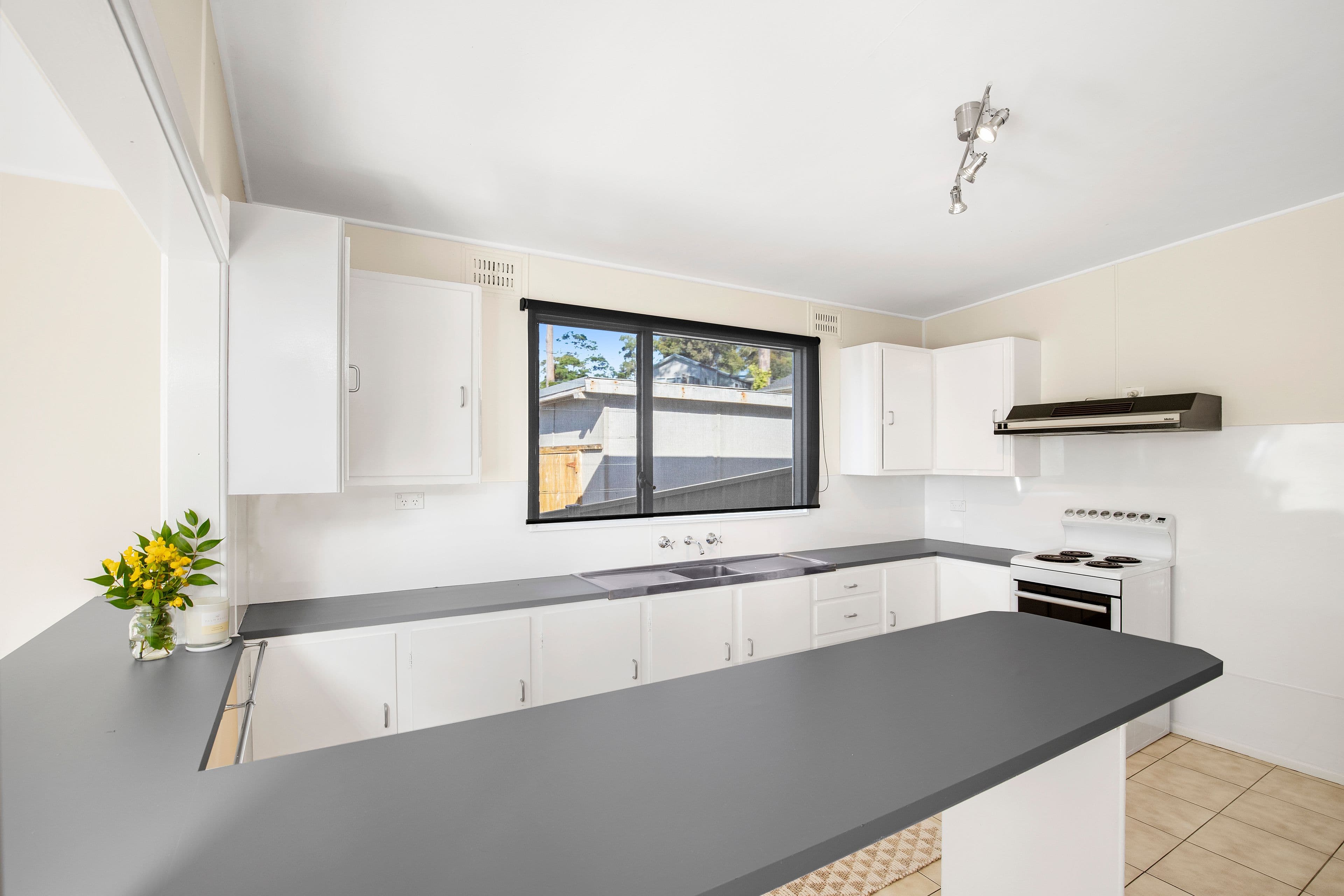 576 Beach Road, Denhams Beach - Thumbnail 5