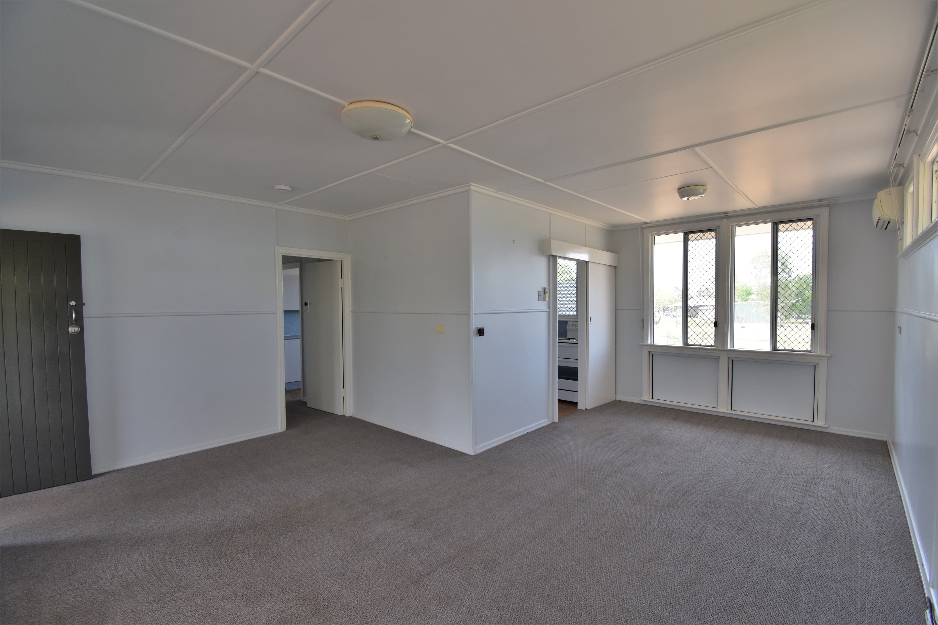 102 Acacia Street, Barcaldine QLD 4725, Barcaldine - Thumbnail 4