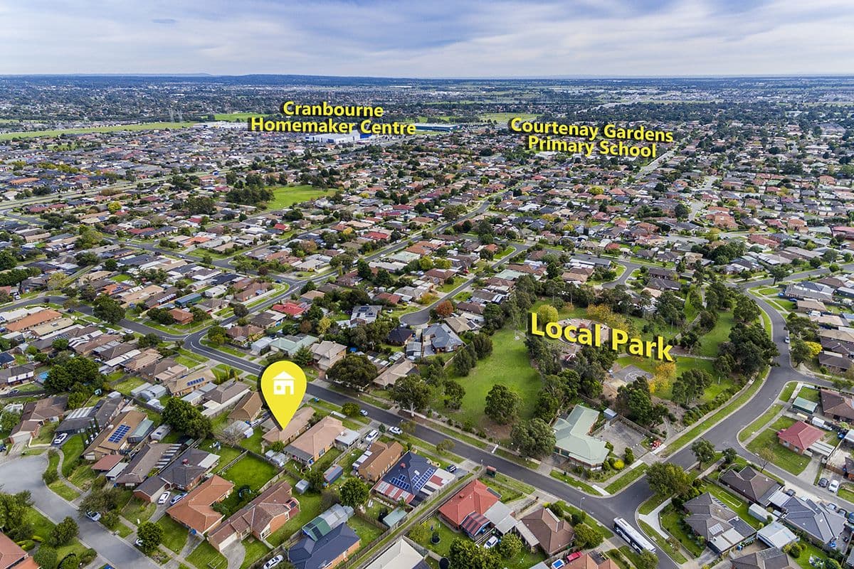 18 Josephine Avenue, Cranbourne North VIC 3977, Cranbourne North - Thumbnail 3
