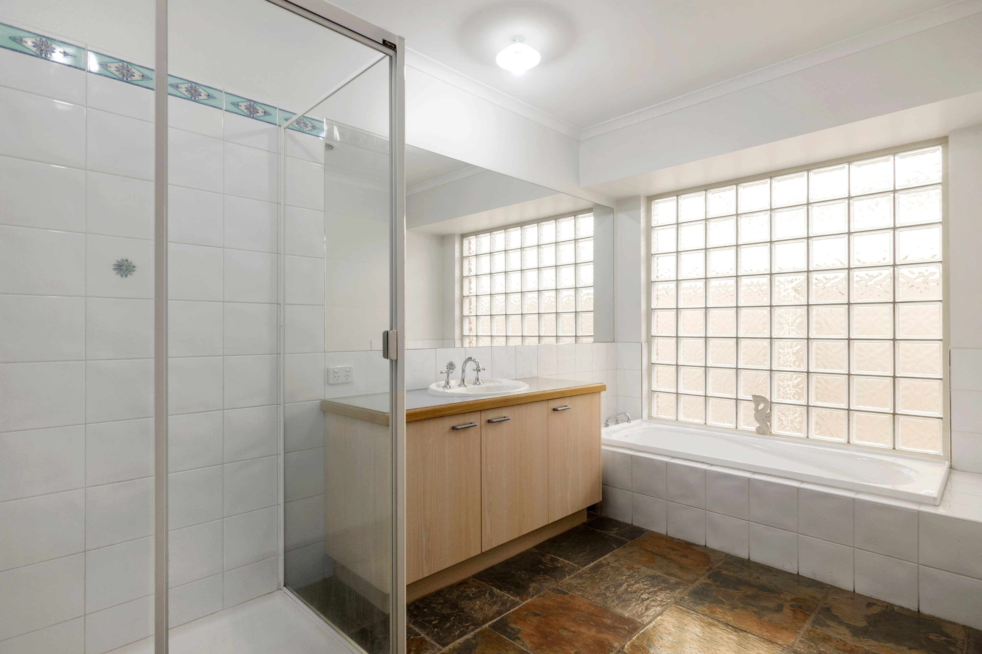1 Belmarino Court, Werribee VIC 3030, Werribee - Thumbnail 5