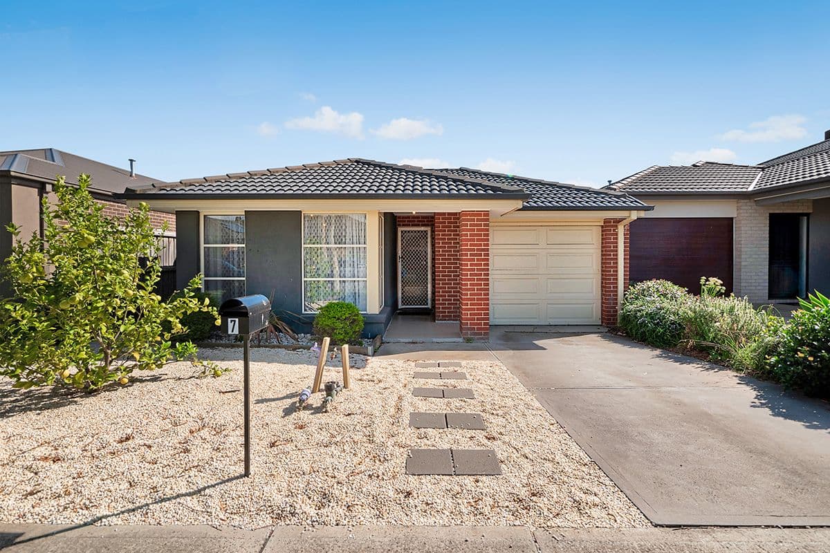 7 Dickens Street, Cranbourne West VIC 3977, Cranbourne West - Image 1
