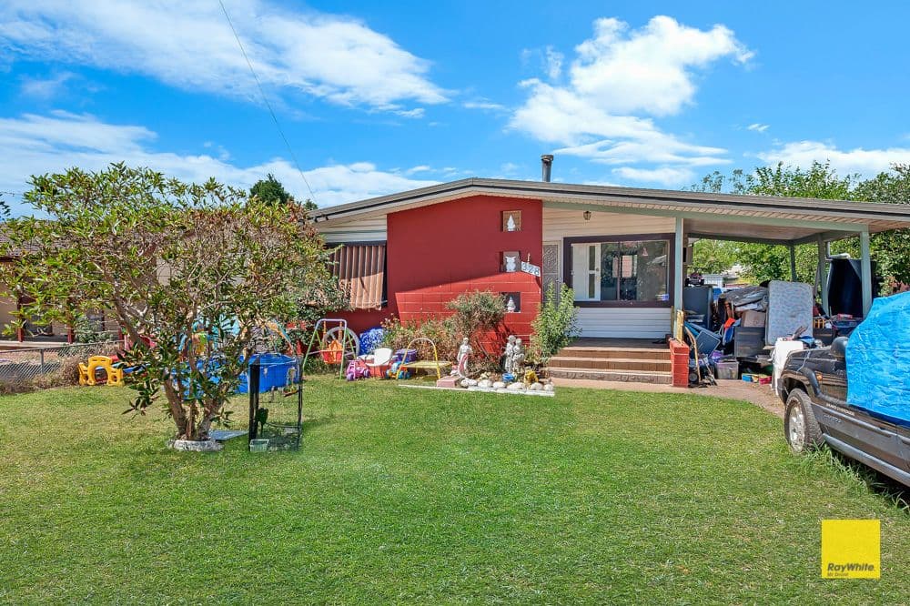 374 Luxford Road, Lethbridge Park - Image 1