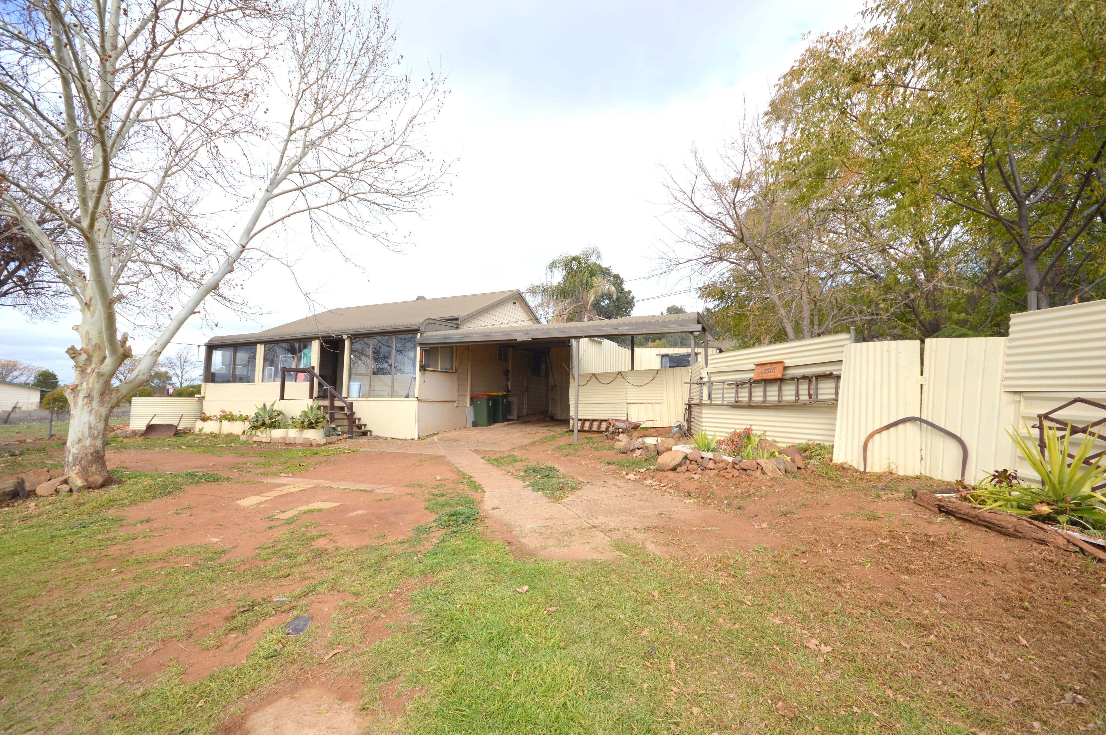 2539 George Russell Drive, Canowindra - Image 1