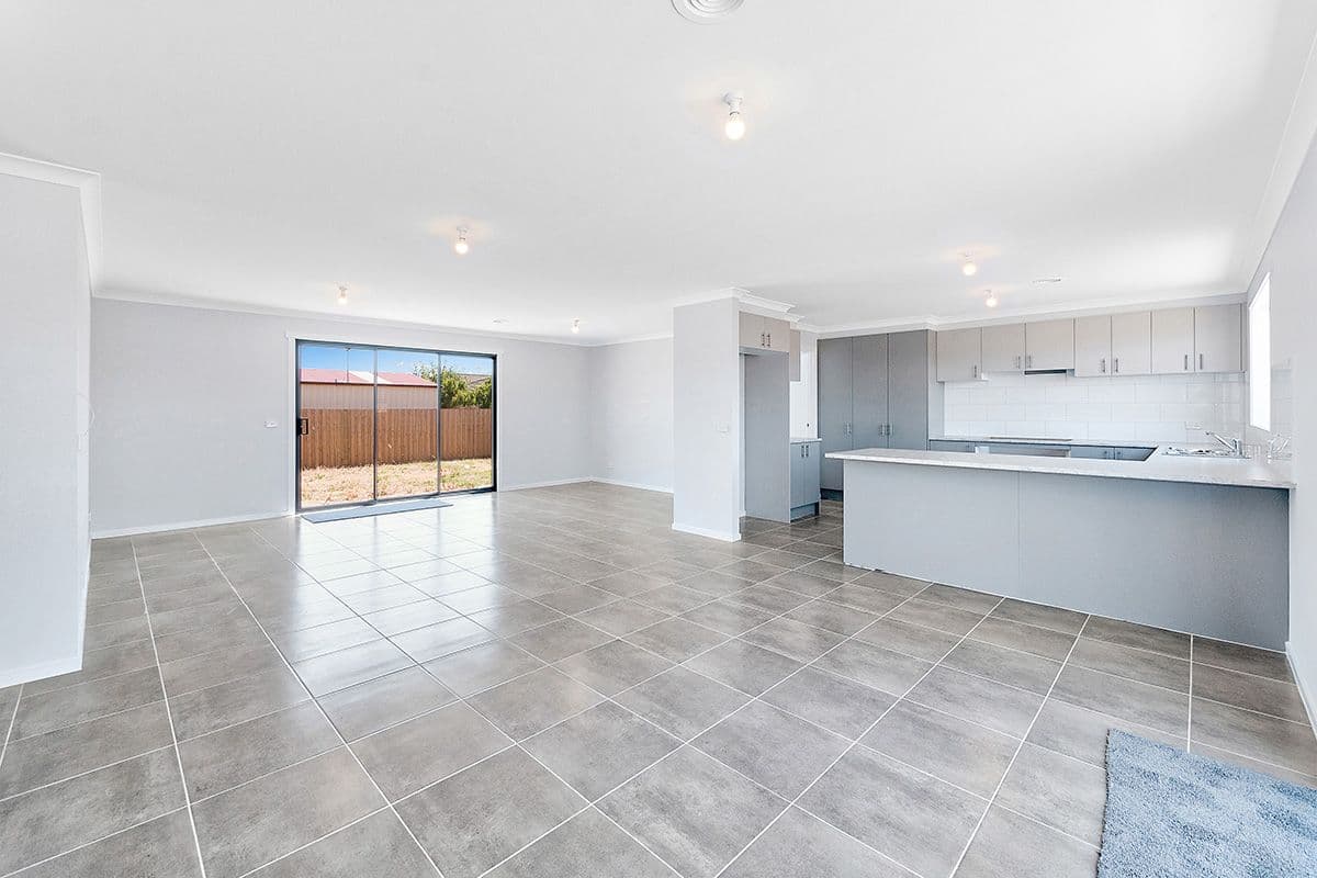 29 Alexandra Avenue, Koo Wee Rup VIC 3981, Koo Wee Rup - Thumbnail 2