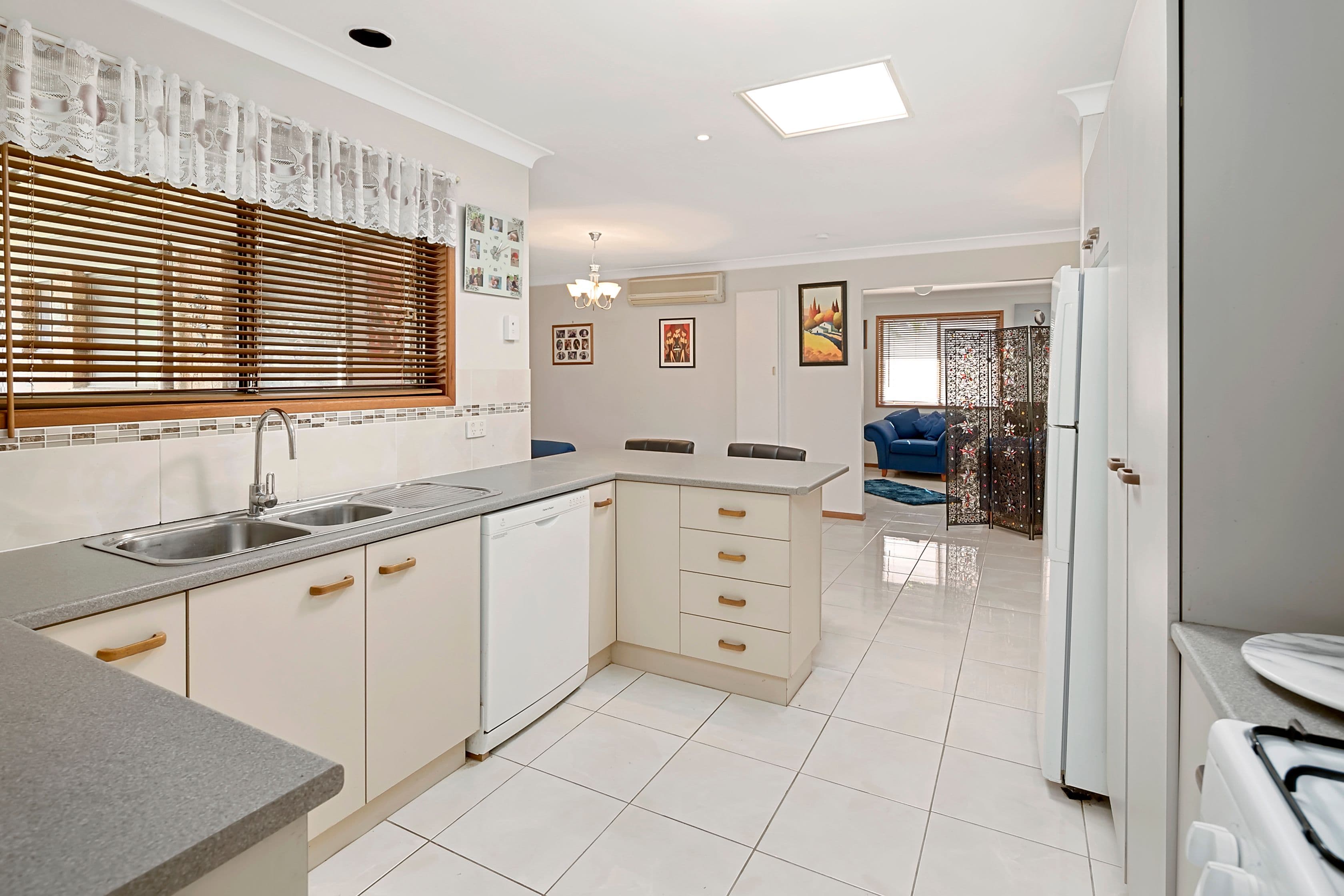 21 Vera Street, Redland Bay QLD 4165, Redland Bay - Thumbnail 2