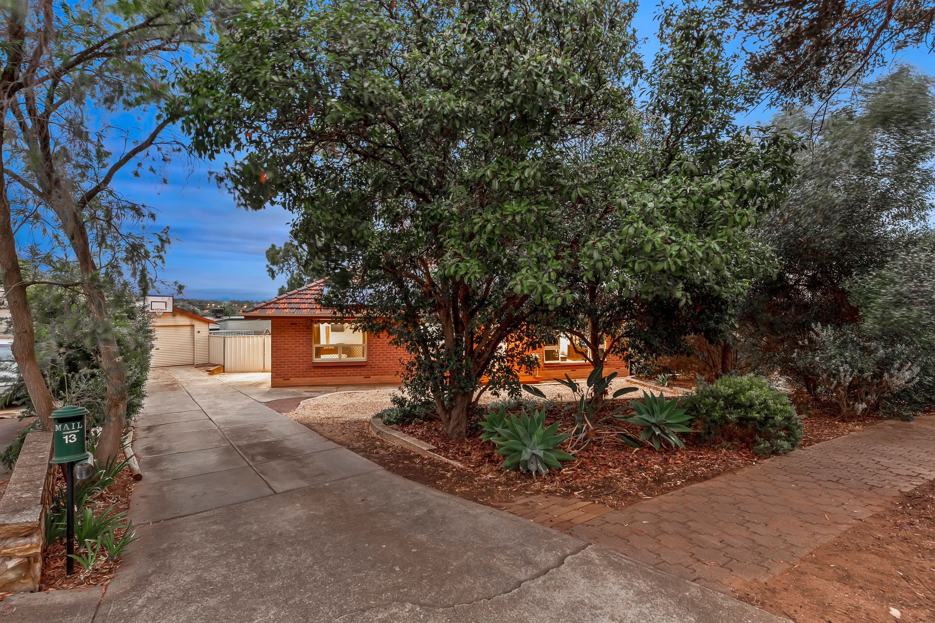13 Wendy Avenue, Valley View SA 5093, Valley View - Thumbnail 2