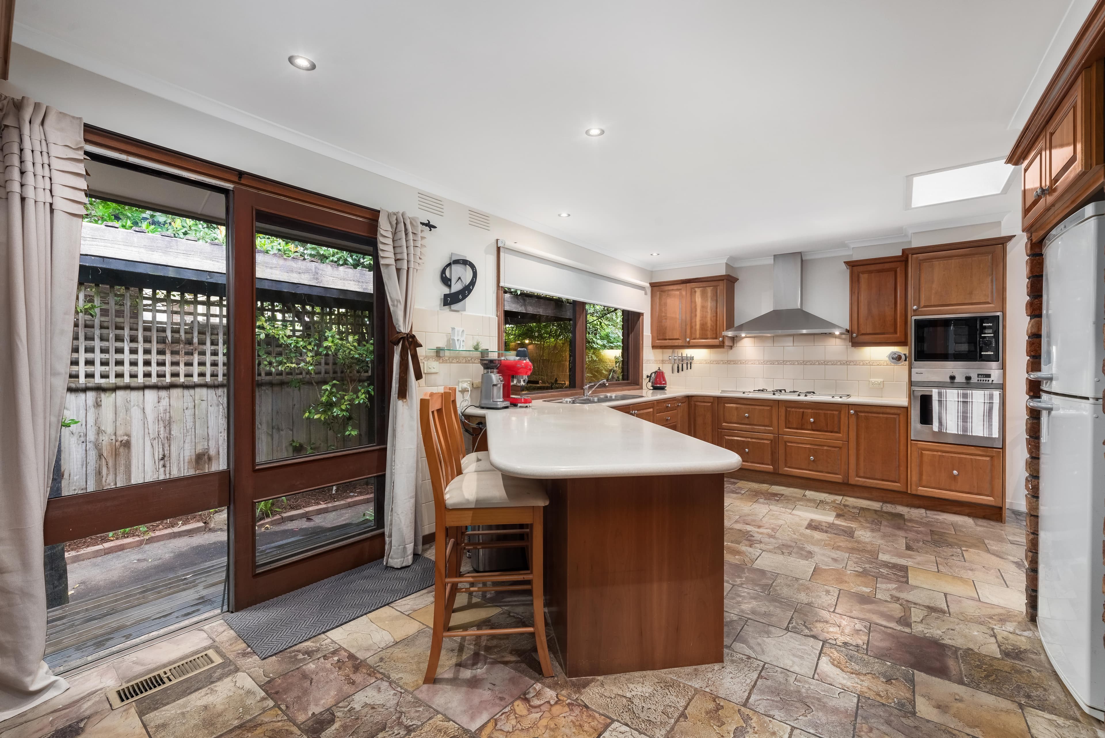 2 Balanda Court, Bundoora VIC 3083, Bundoora - Thumbnail 3