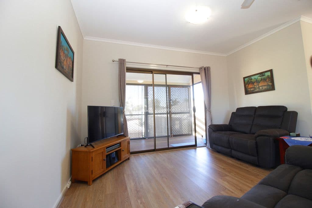55 Loch Street, Emerald QLD 4720, Emerald - Thumbnail 5