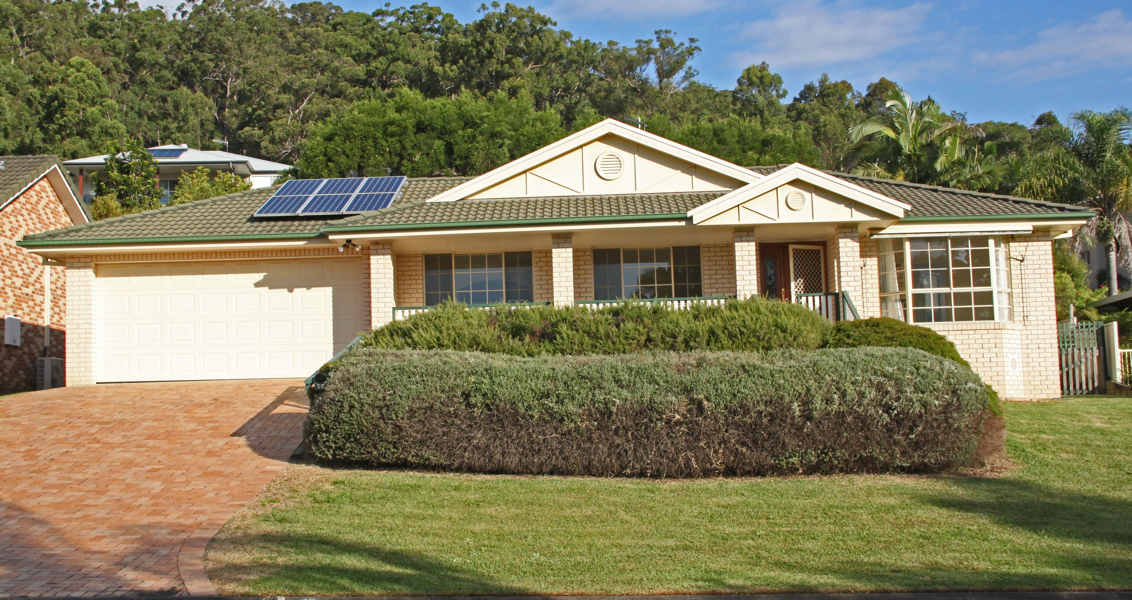 10 Ellerslie Crescent, Lakewood - Image 1