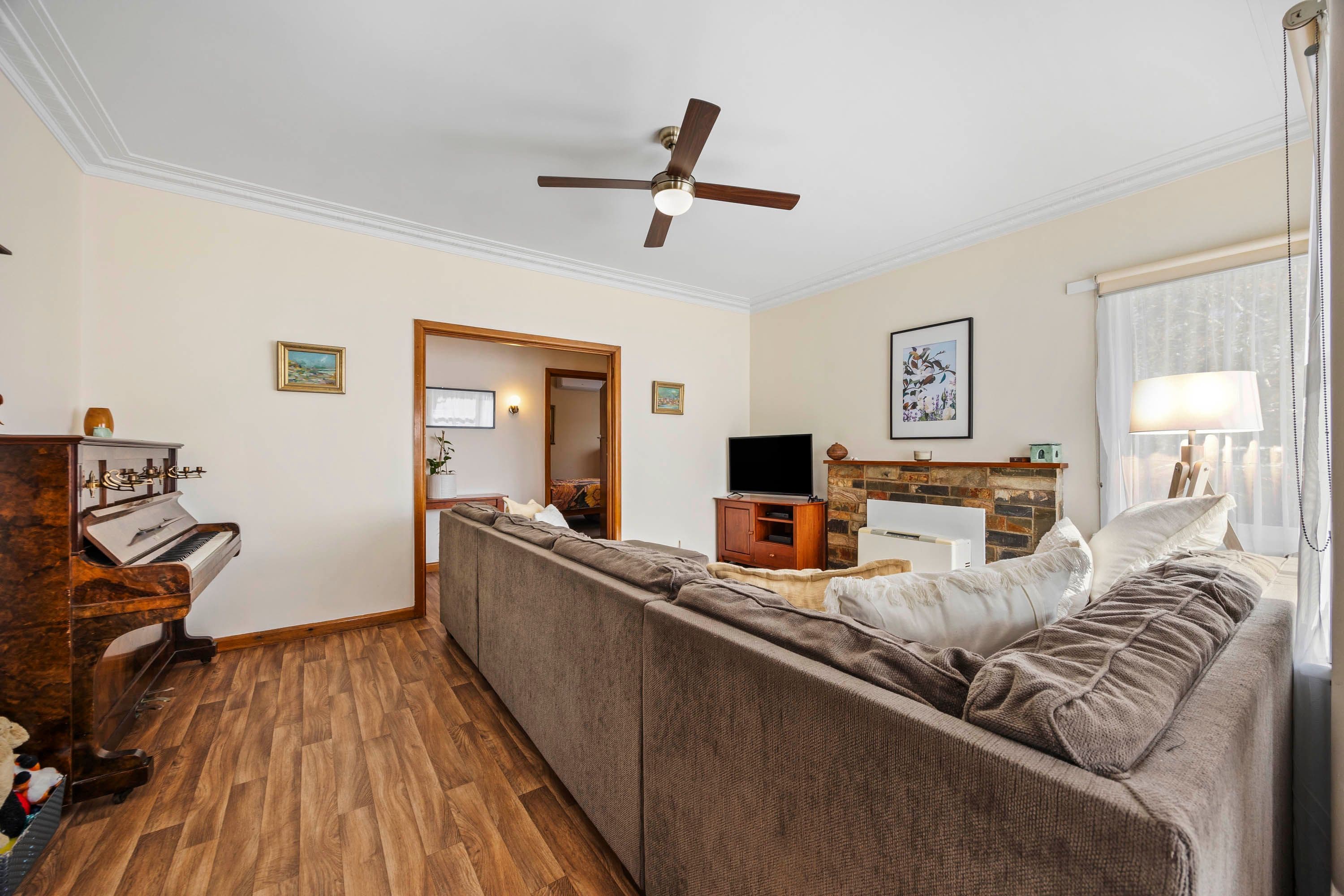 8 Grammar Street, Wendouree VIC 3355, Wendouree - Thumbnail 7