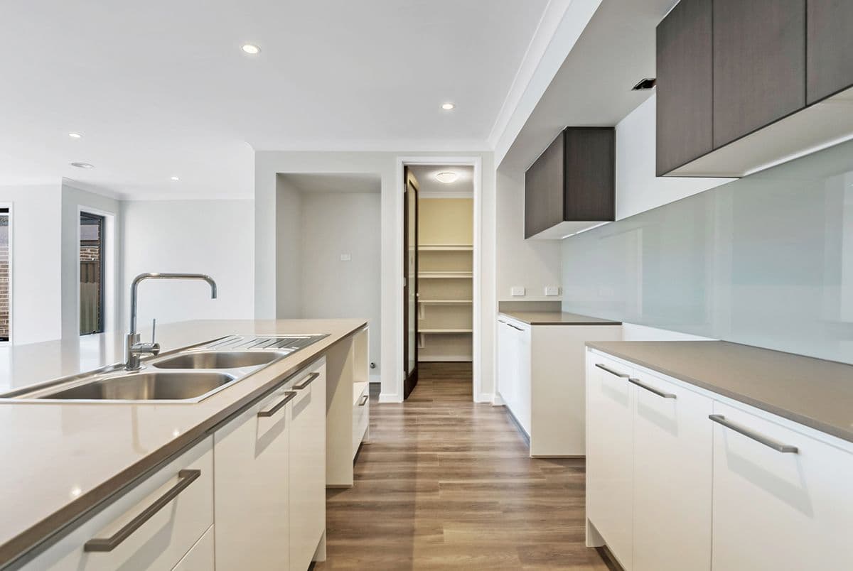 22 Featherwood Crescent, Craigieburn VIC 3064, Craigieburn - Thumbnail 4