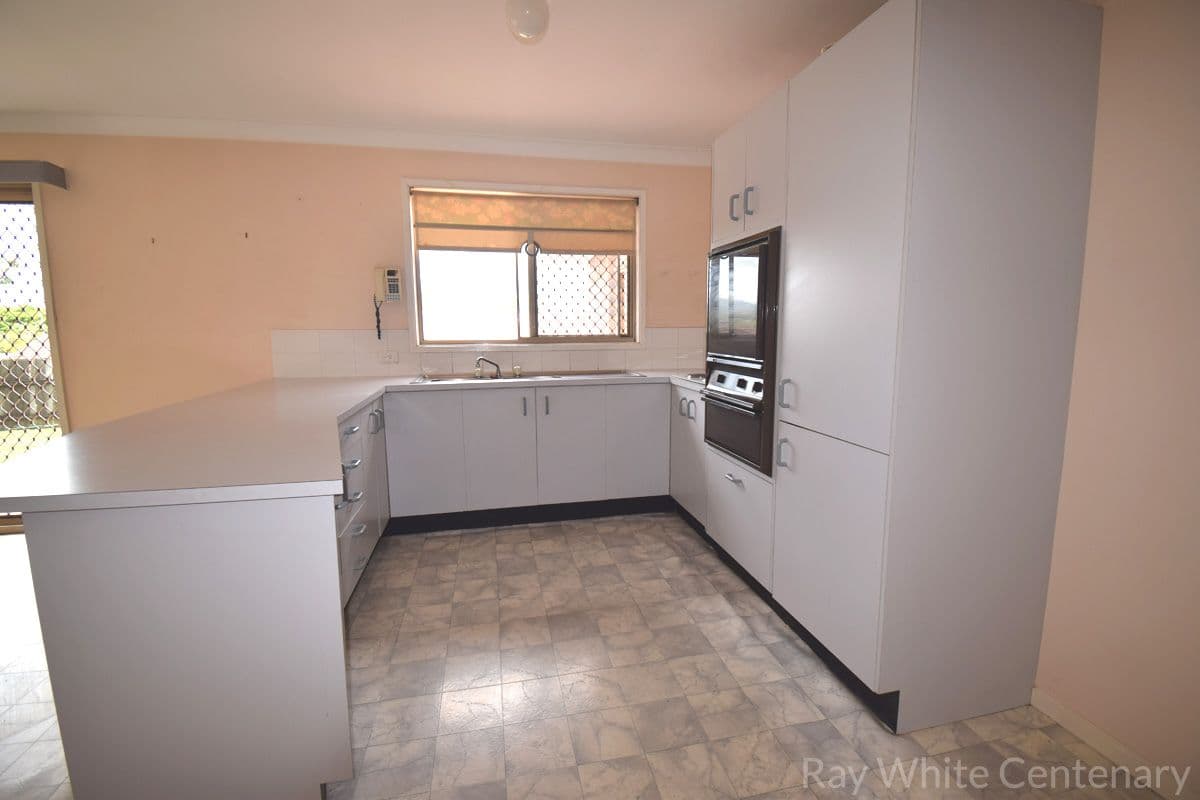 3 Parwan Close, Riverhills QLD 4074, Riverhills - Thumbnail 2