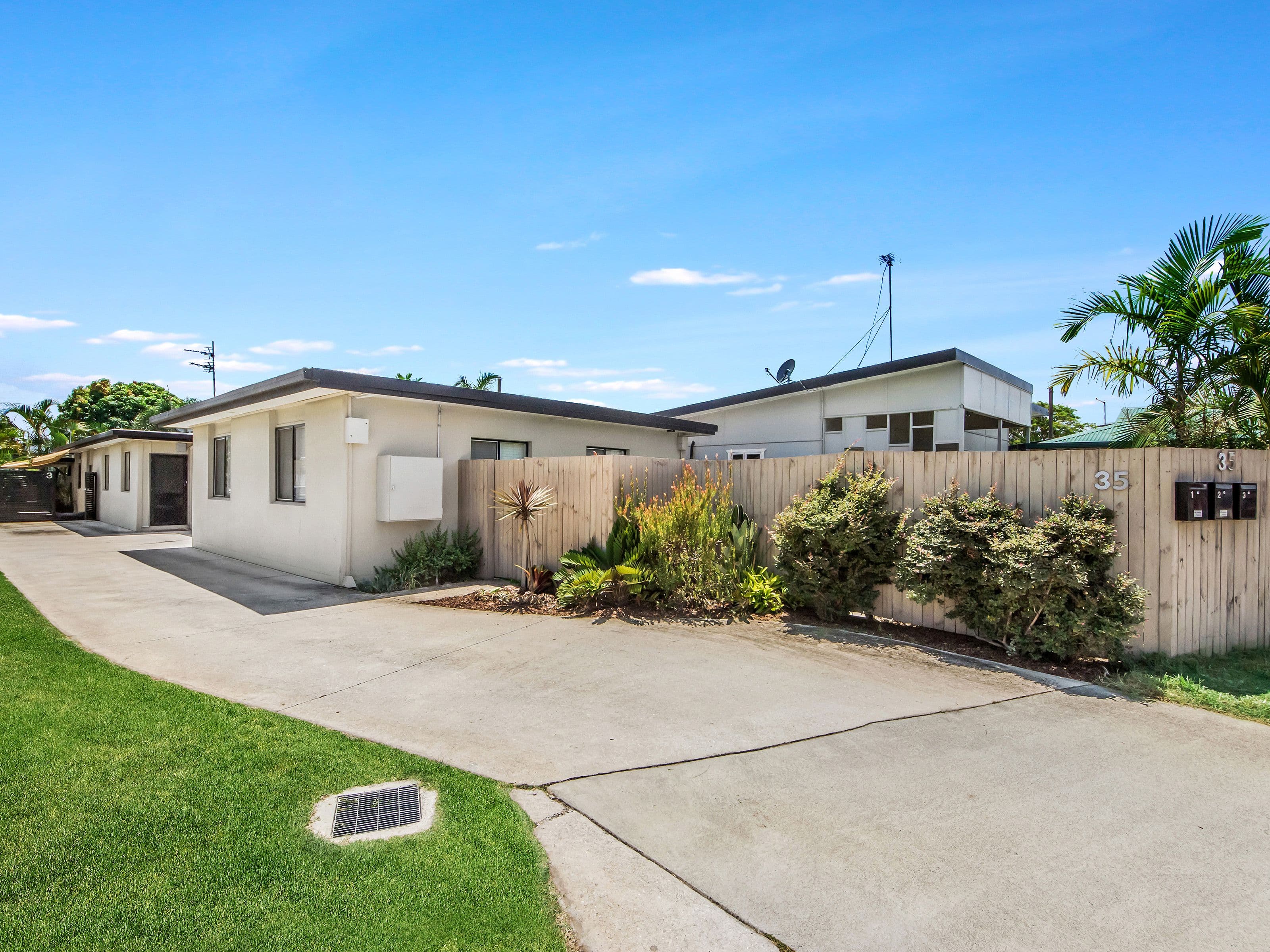 35 Brisbane Road, Biggera Waters QLD 4216, Biggera Waters - Thumbnail 2