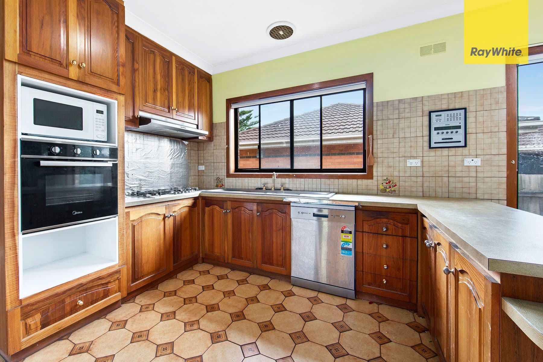 34 Avondale Avenue, St Albans VIC 3021, St Albans - Thumbnail 5