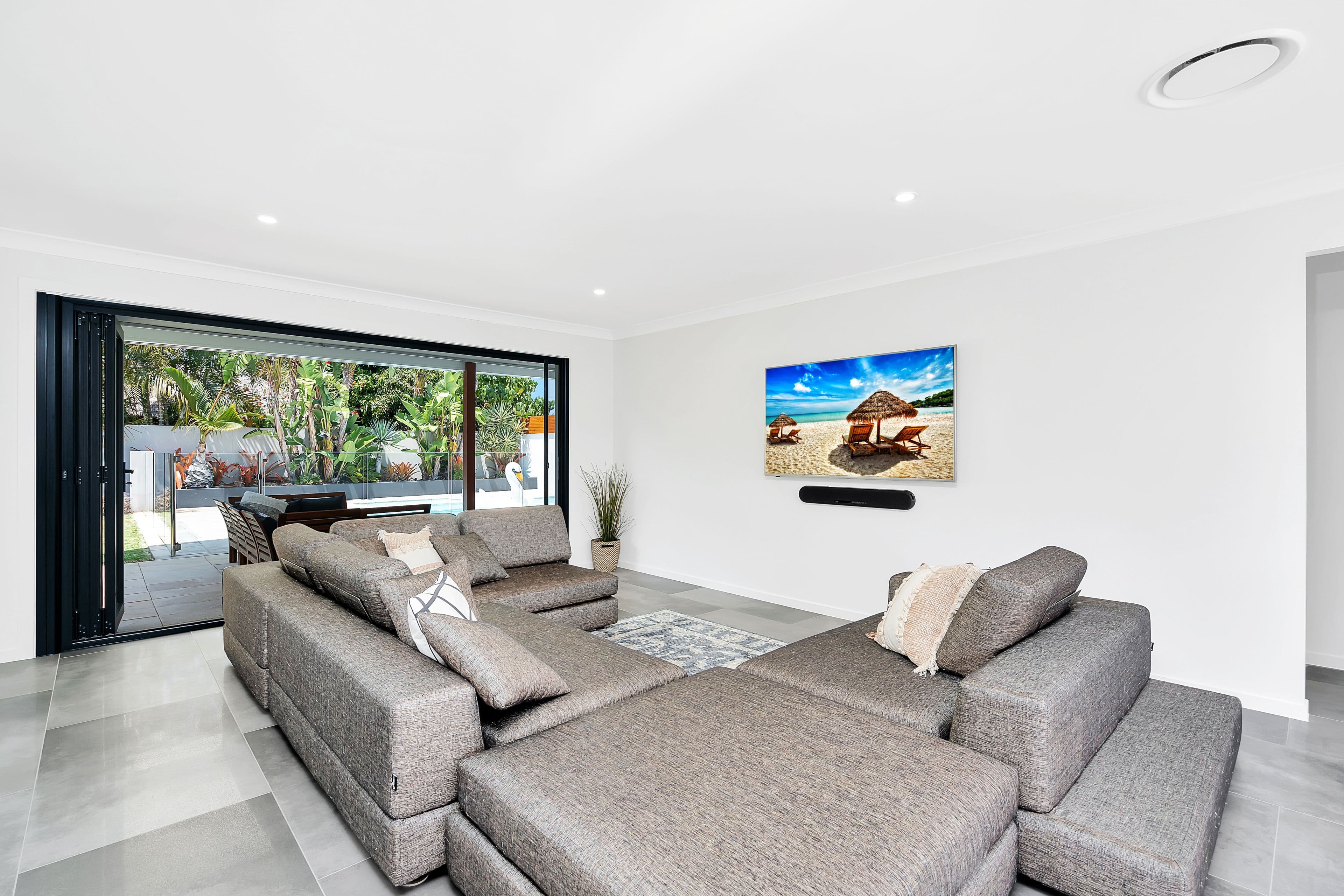 10 Newton Avenue, Southport QLD 4215, Southport - Thumbnail 7