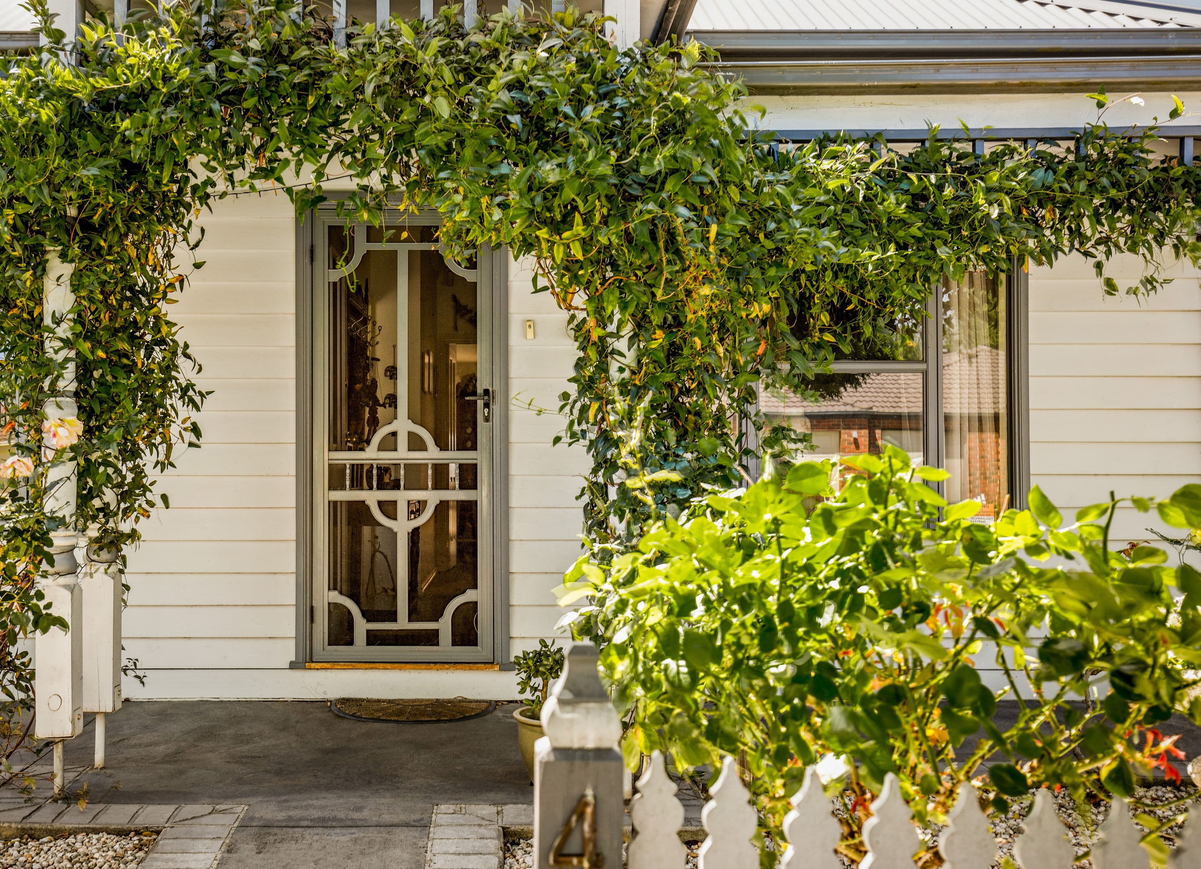 4 Honeysuckle Close, Pakenham VIC 3810, Pakenham - Thumbnail 2