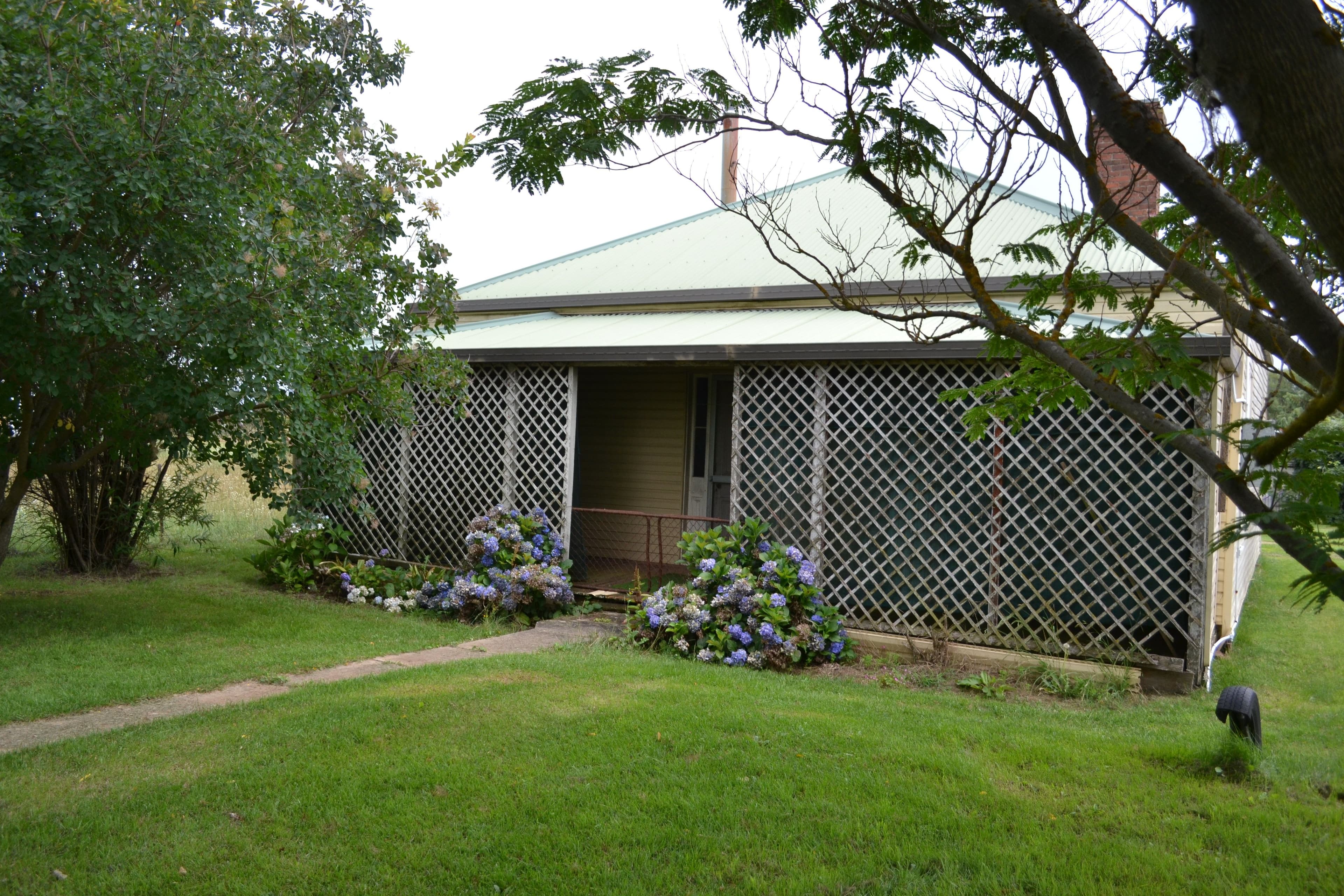 83 Ollera Street, Guyra - Image 1