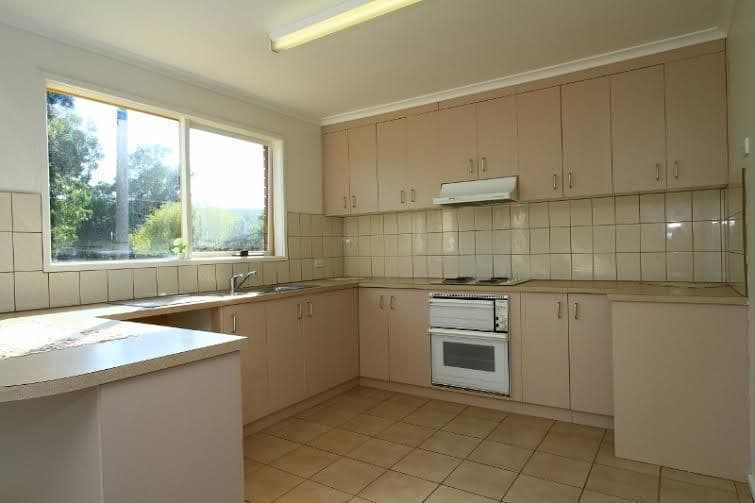 33 Beauchamp Street, HEATHCOTE VIC 3523, Heathcote - Thumbnail 2