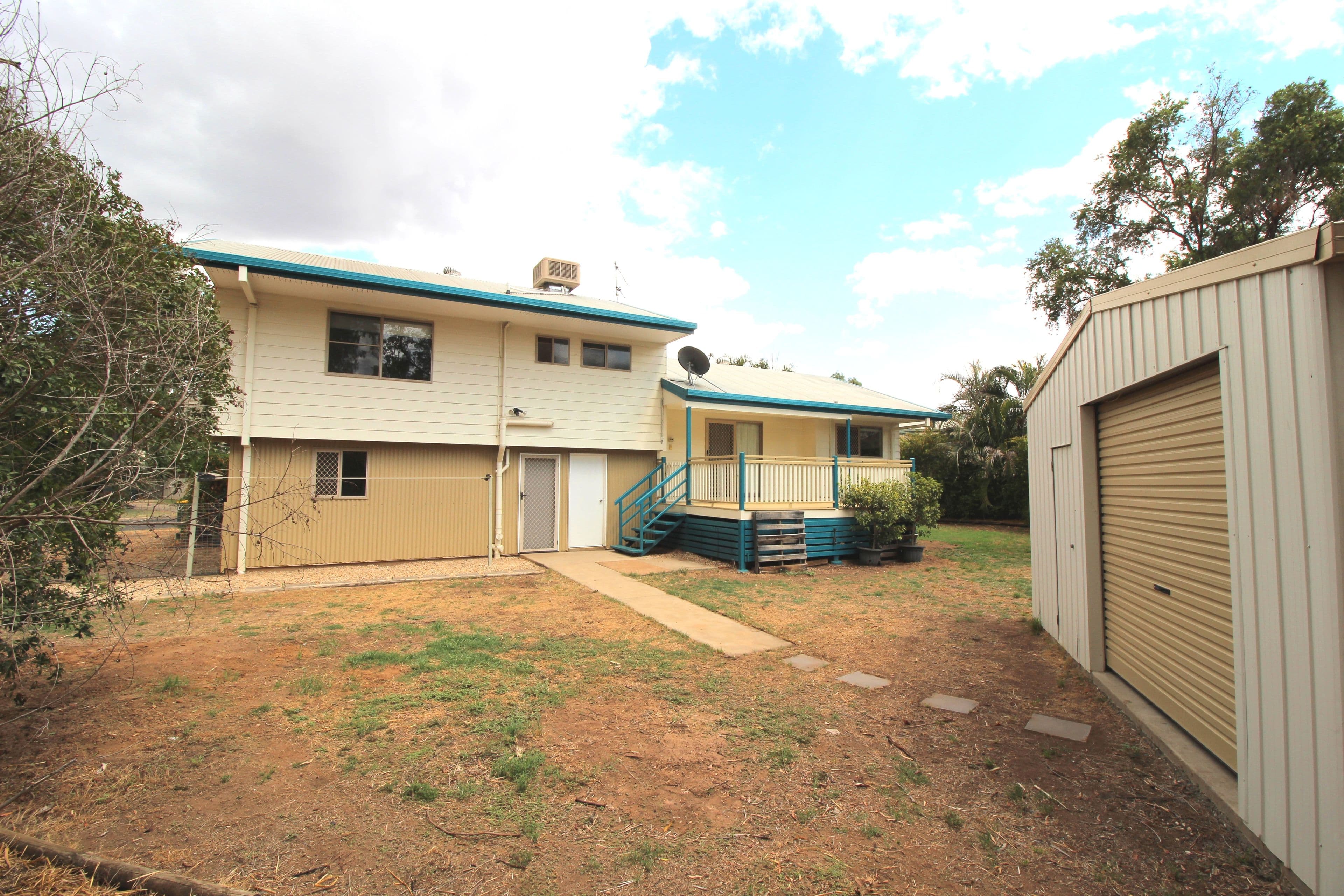 2 Michelle Place, Emerald QLD 4720, Emerald - Thumbnail 2