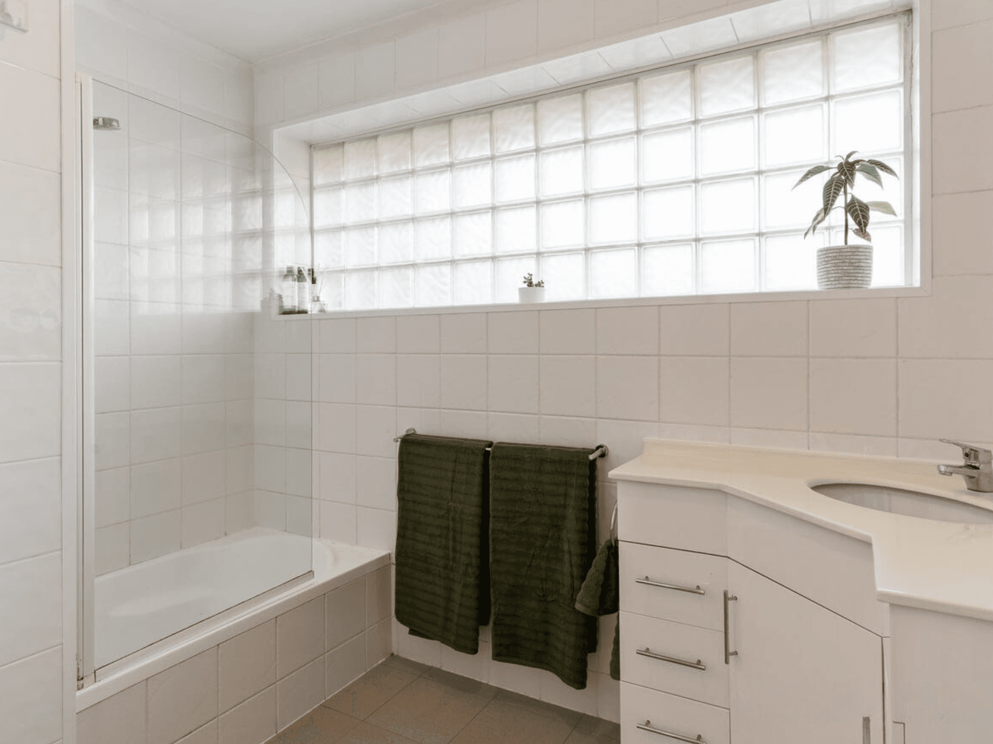 26 Henley Street, Lindisfarne TAS 7015, Lindisfarne - Thumbnail 5