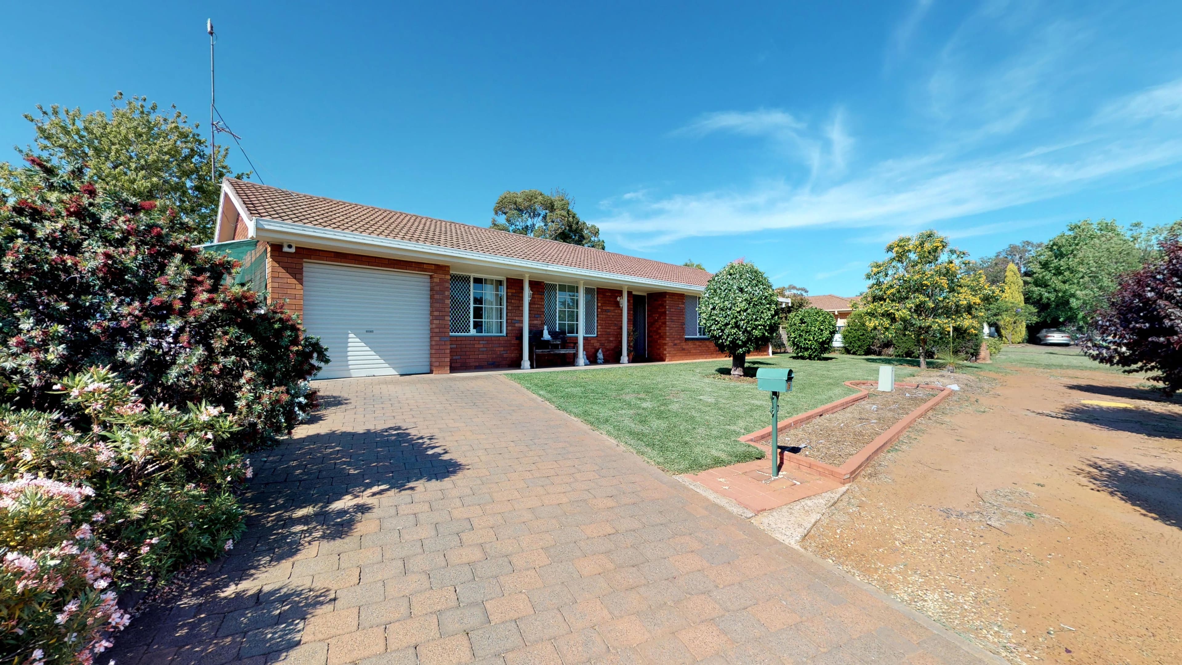 19 Kensington Avenue, Dubbo - Image 1